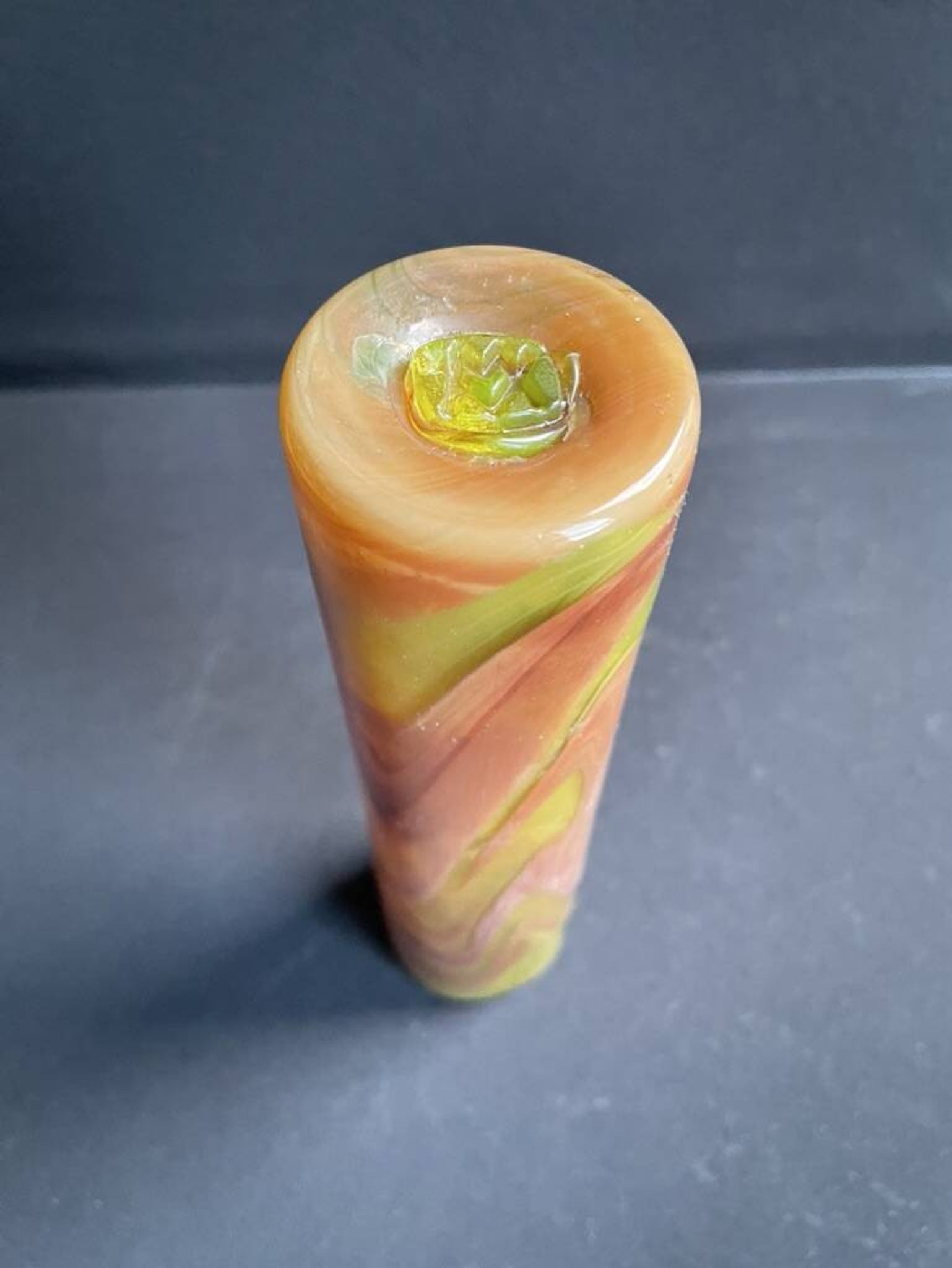 Vase cylindrique signé – Verriers de Maure Vieil