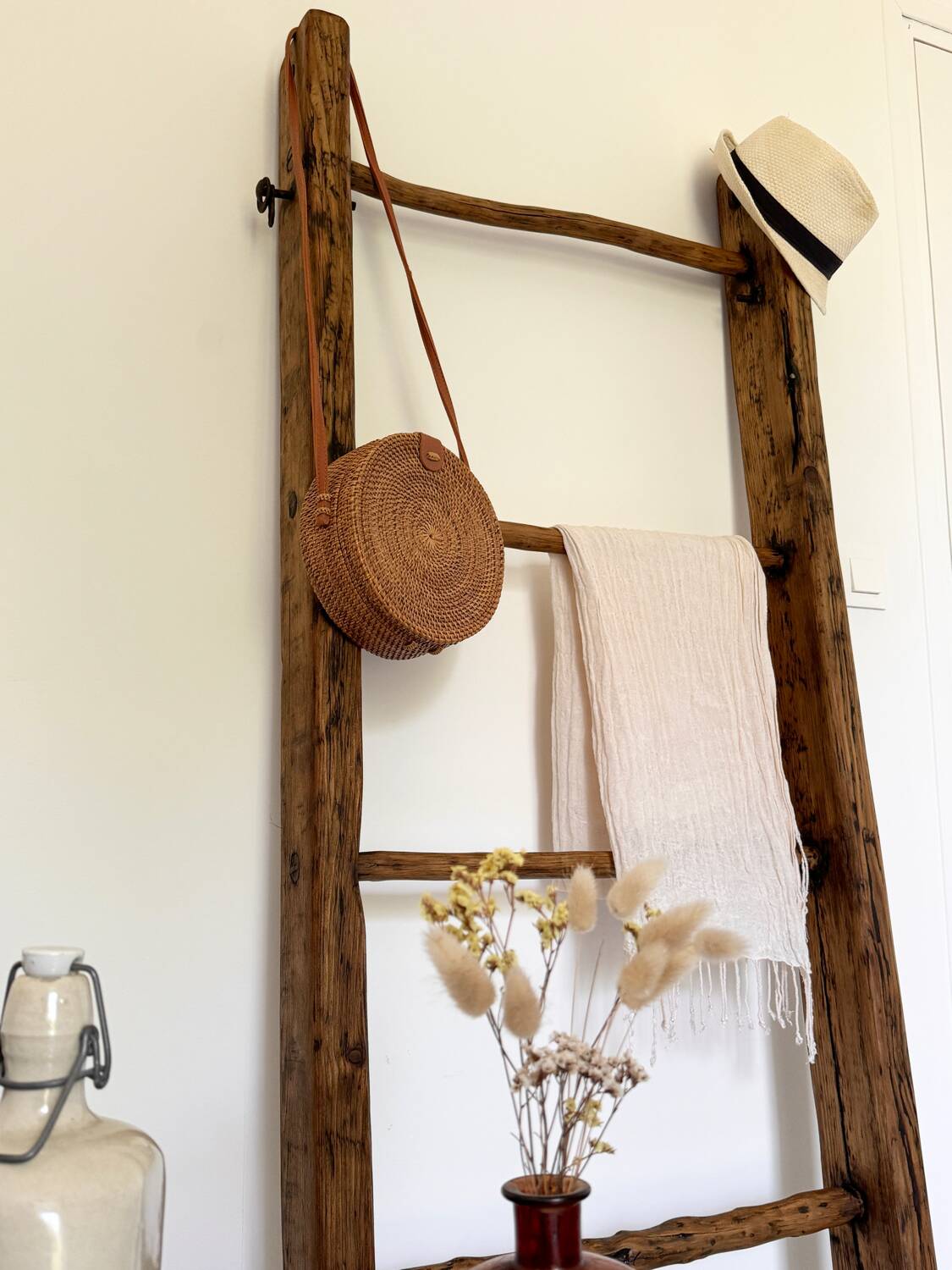 Old wooden ladder / rack