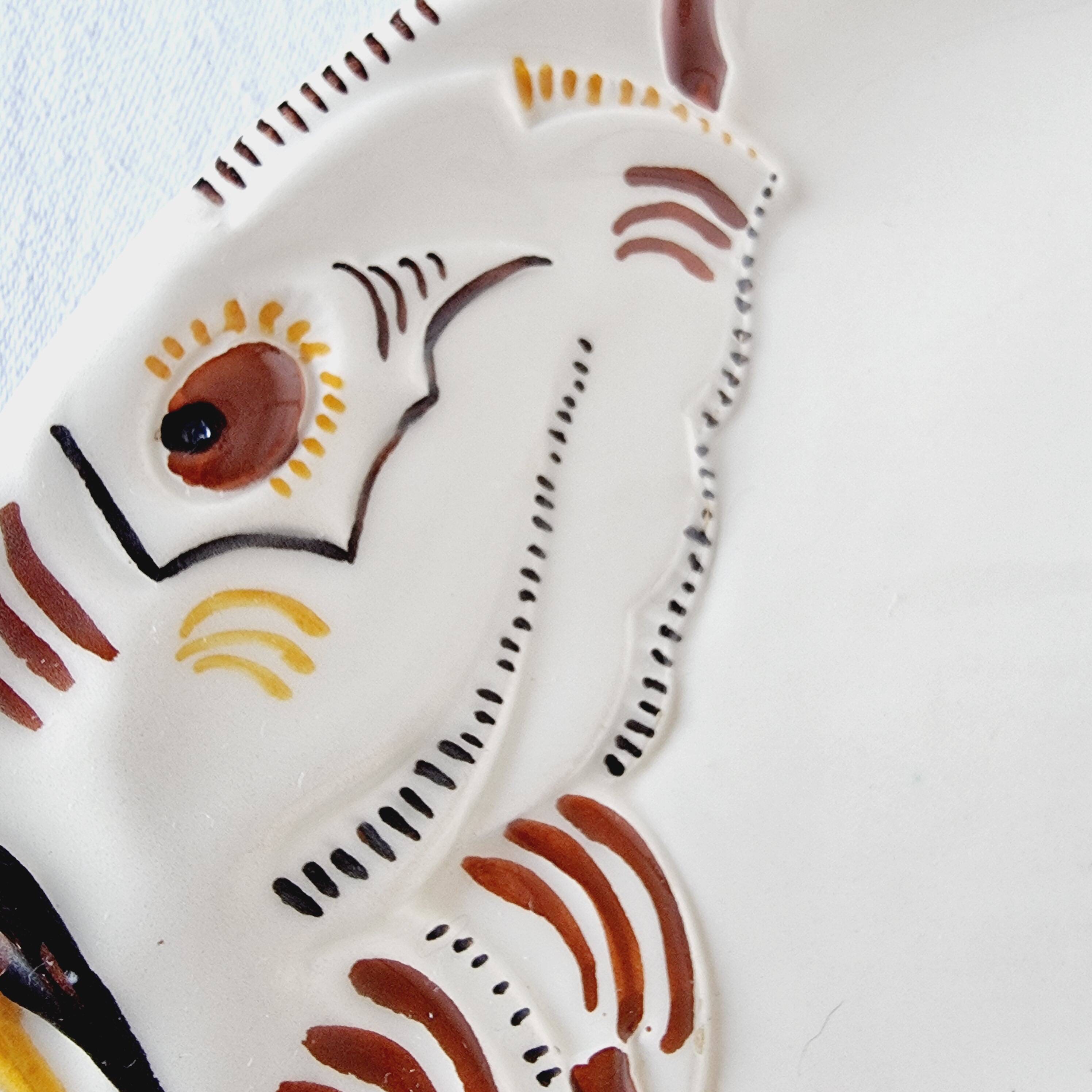 Impressive fish service 12 plates and 1 ceramic tray Author Quimper 1970s.