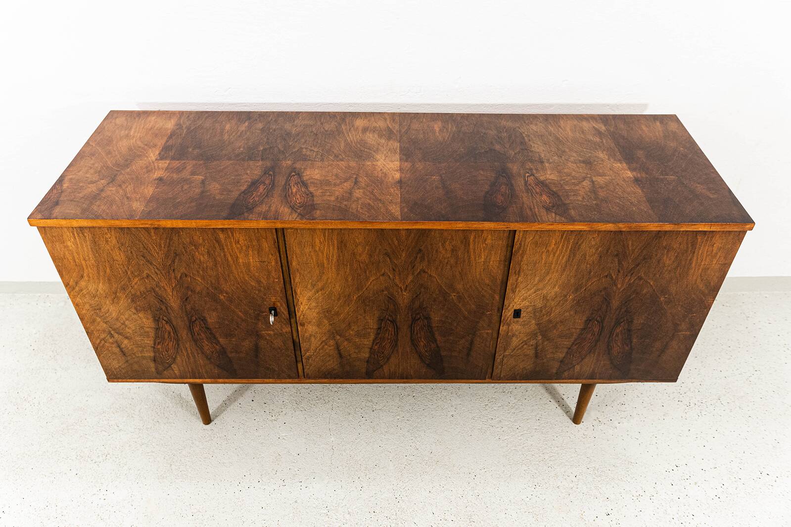 Buffet vintage en noyer de la marque Lfm, Pologne, années 1970