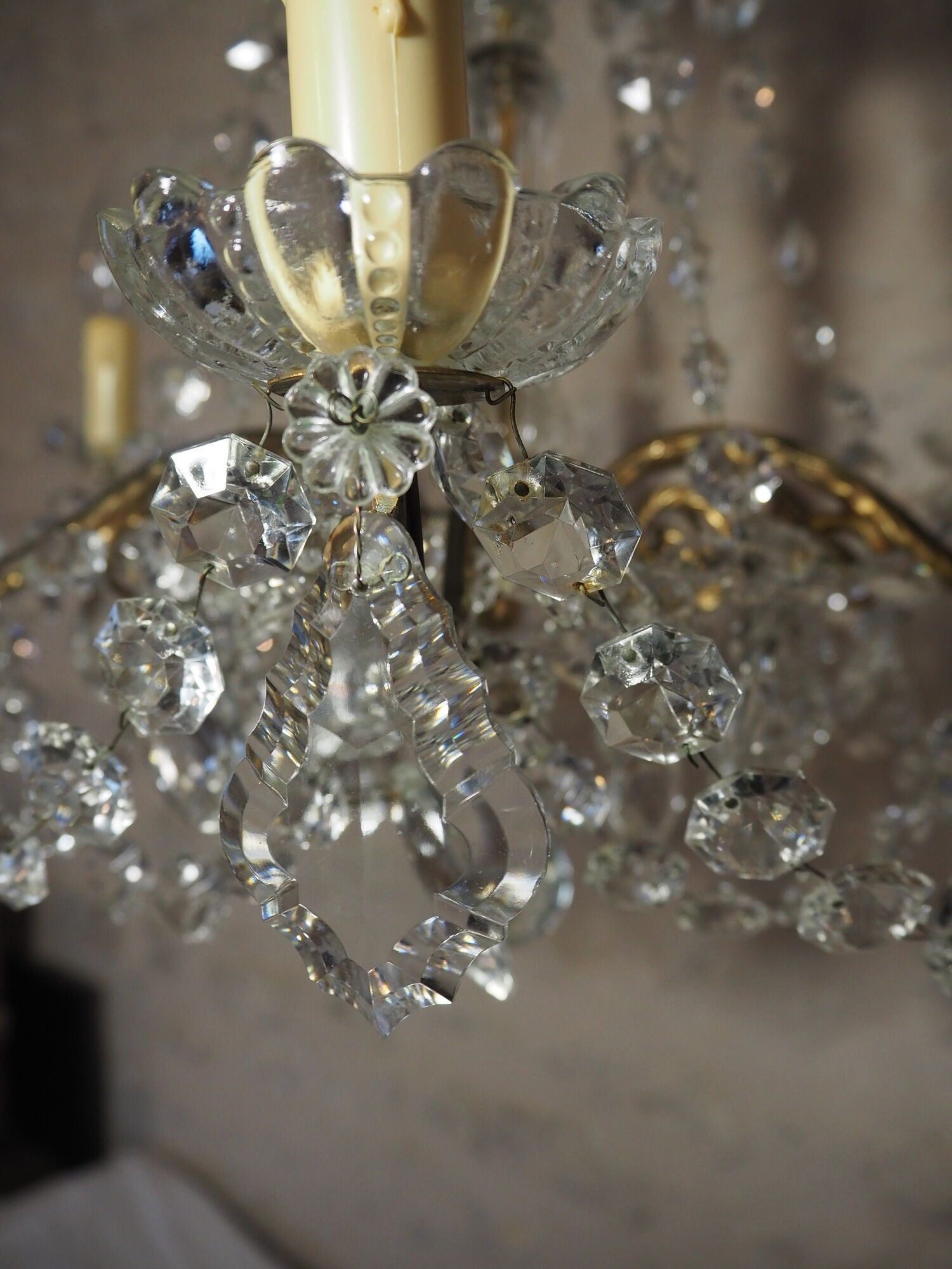 Ancient bronze and pampilles chandeliers with facets and crystal cups - old style - 6 fires