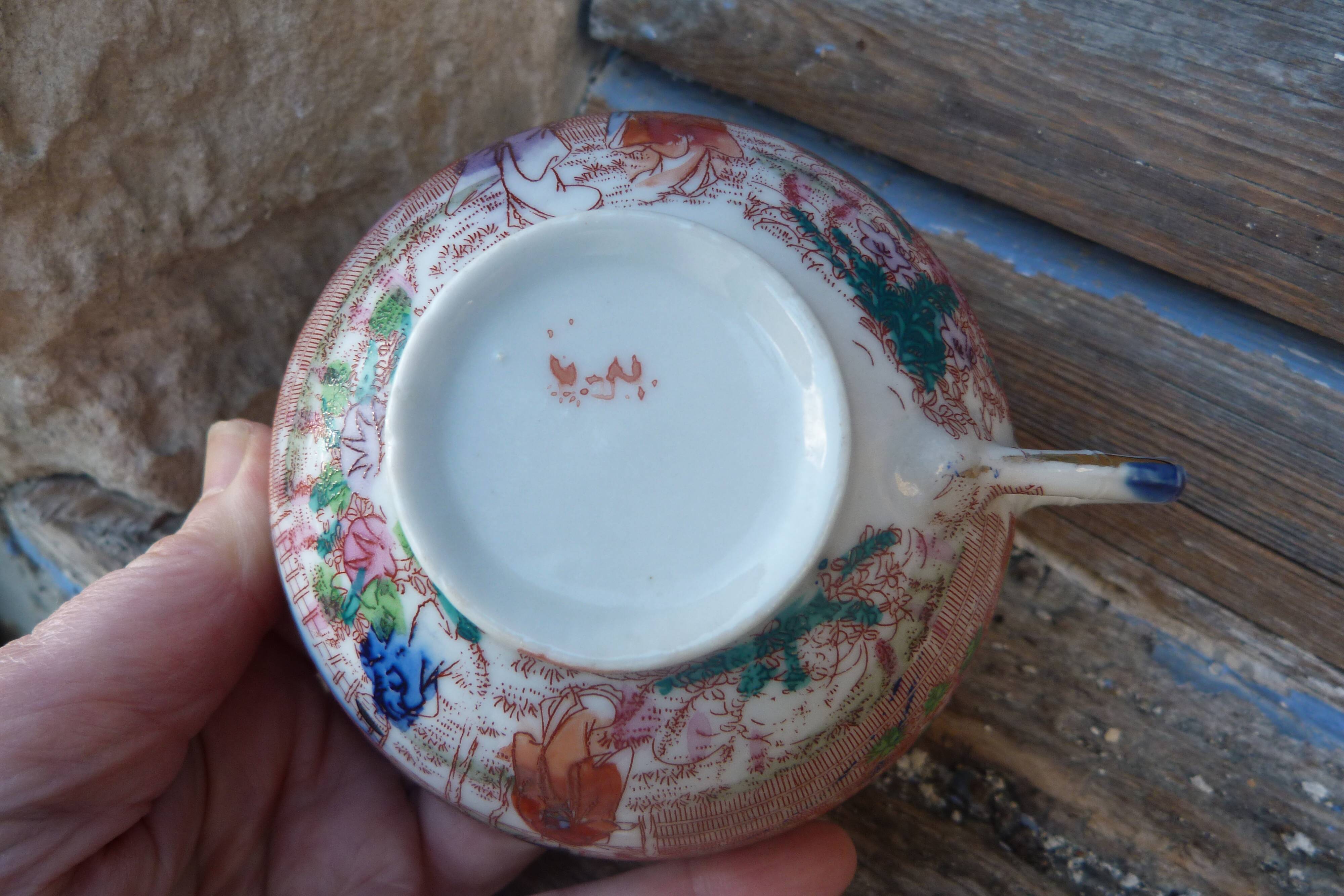 Former Japanese porcelain teacup Kutani Geisha