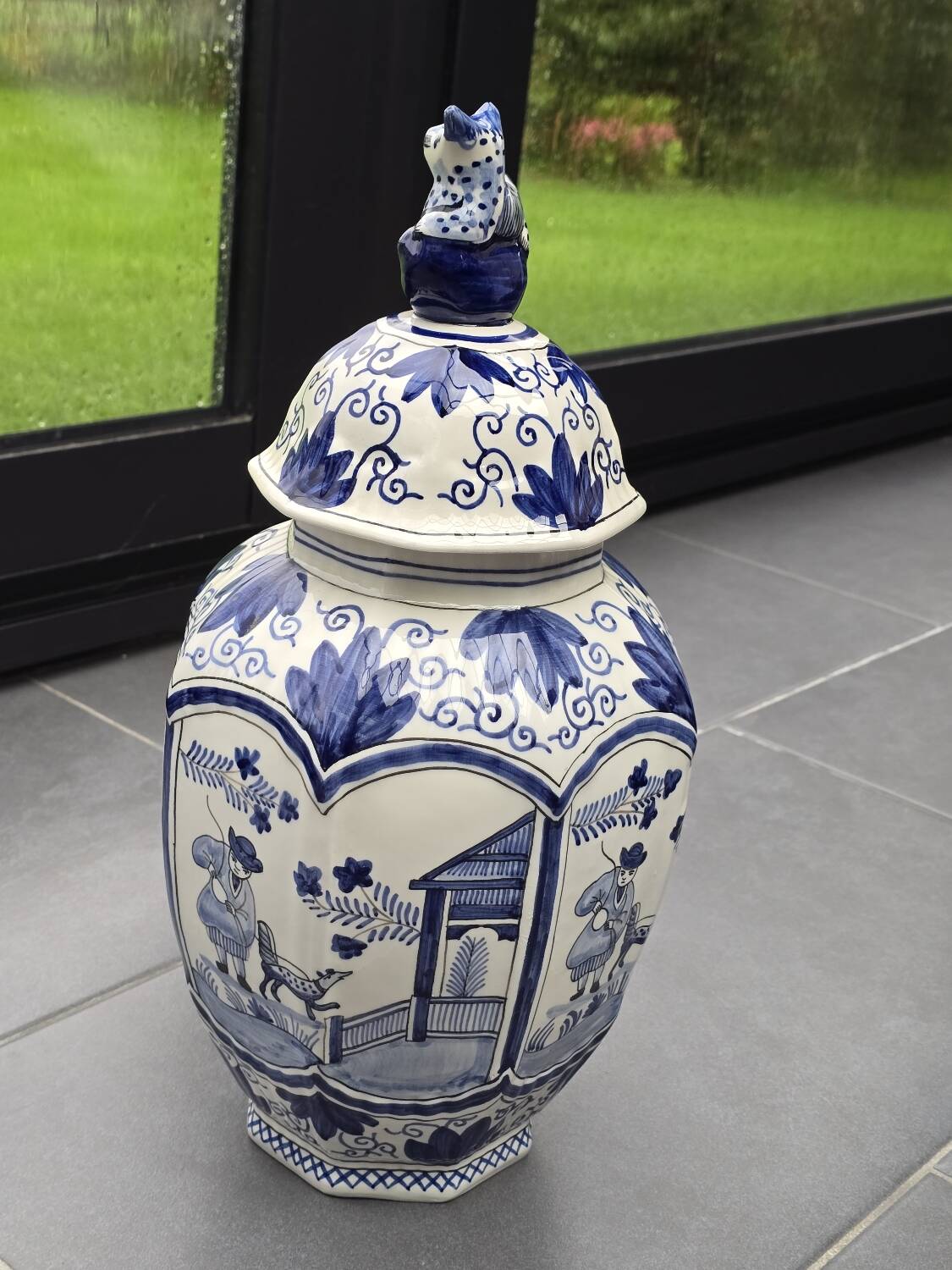 Delft vase, Dutch manufacture, early 20th century