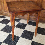 Table carrée en bois
