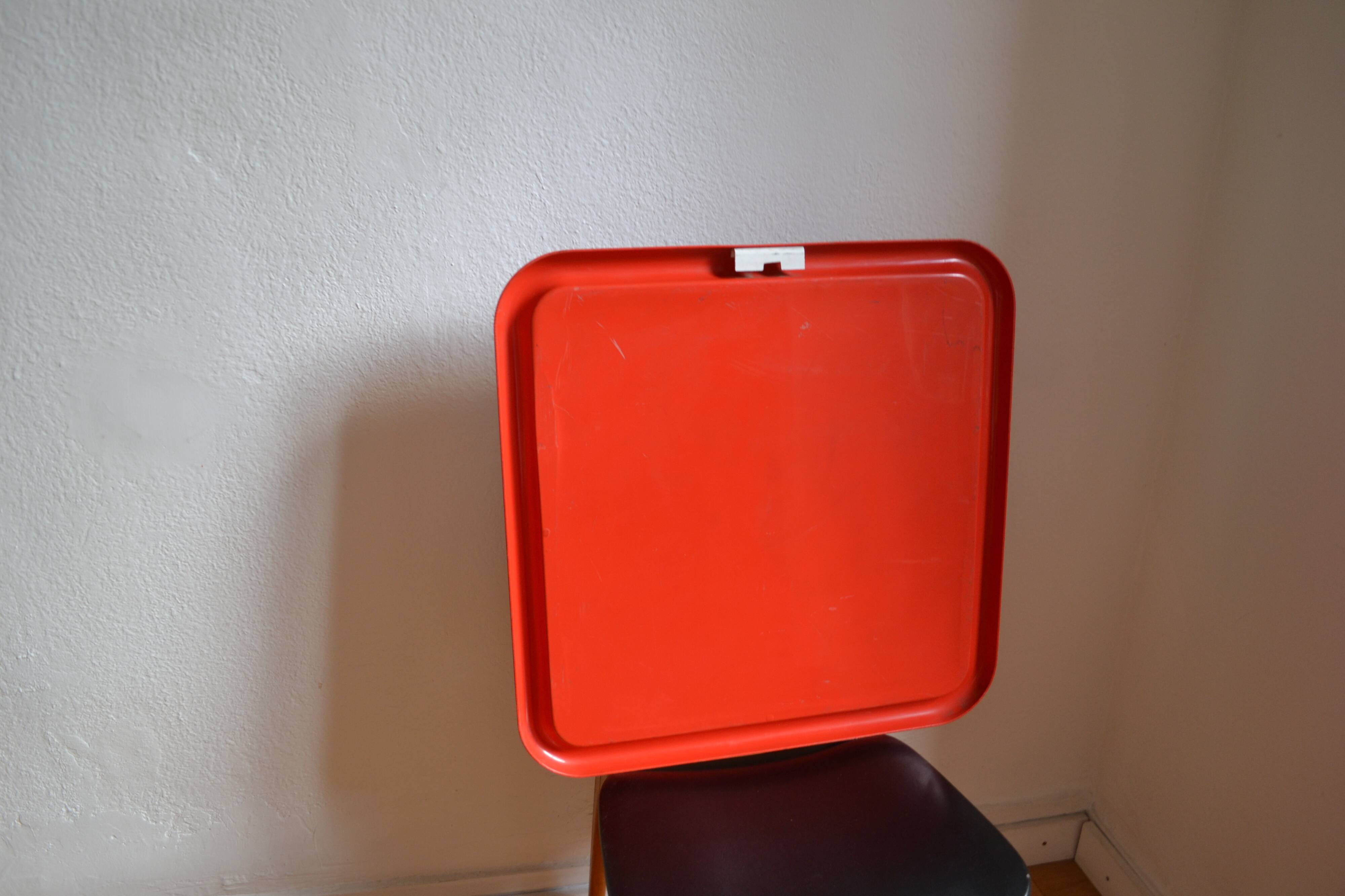 Miroir annees 70 plastique rouge style scandinave