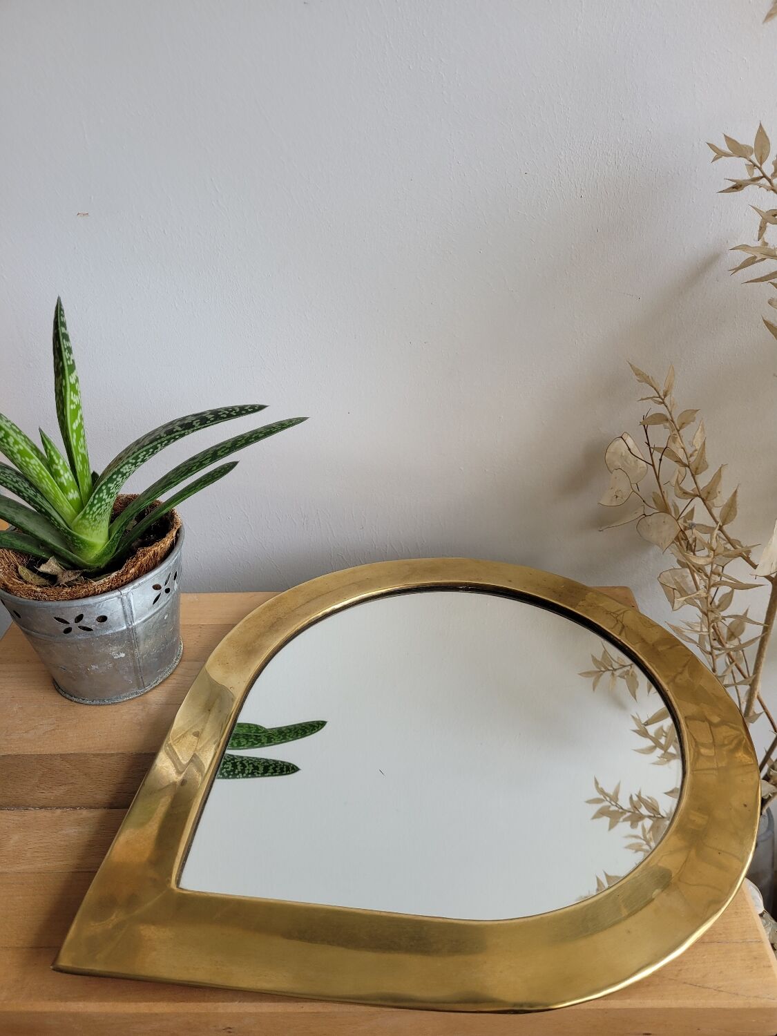 Mirror edge brass drop shape