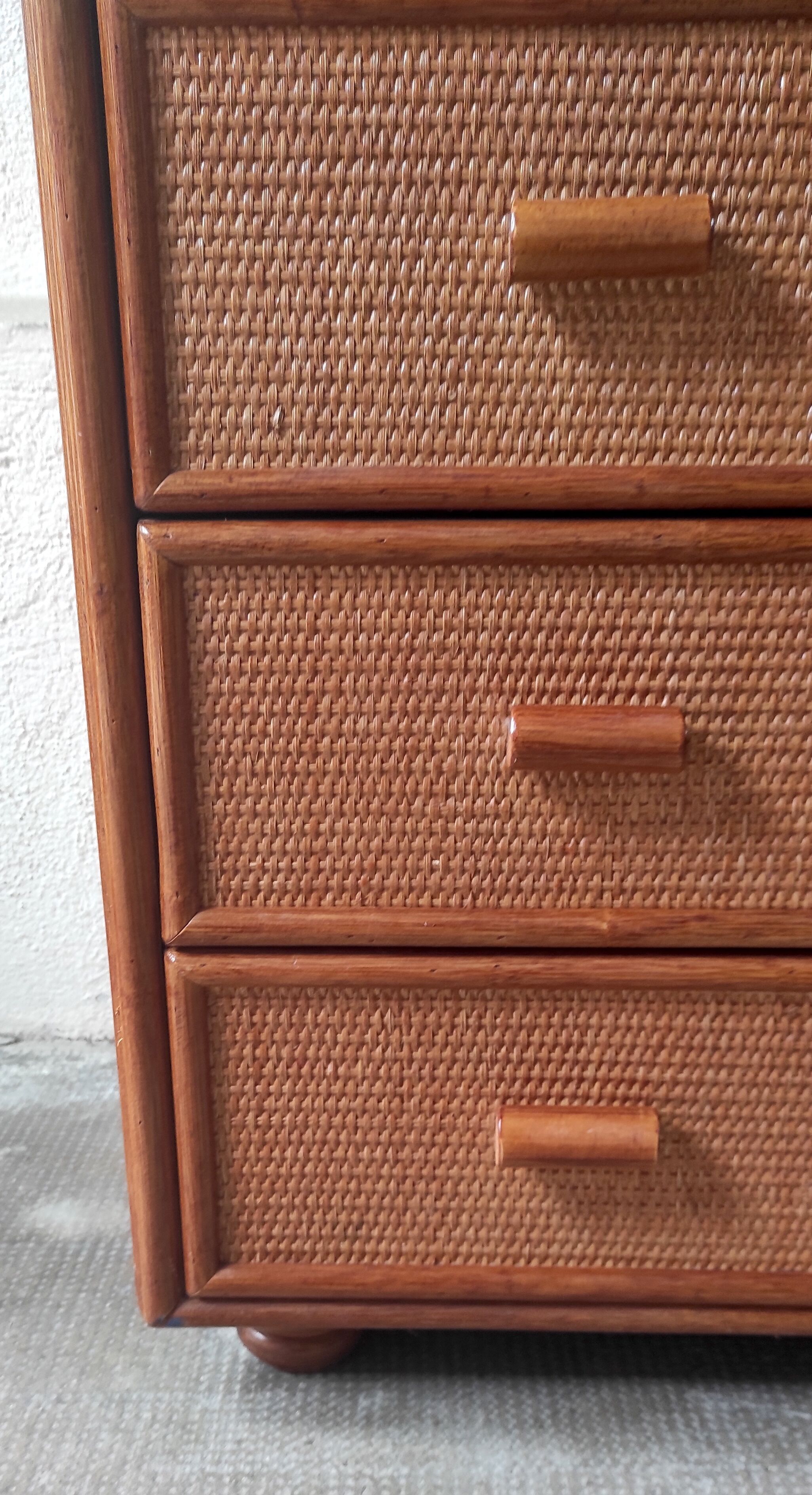 Chest of drawers 5 drawers wood and cannage – 80s