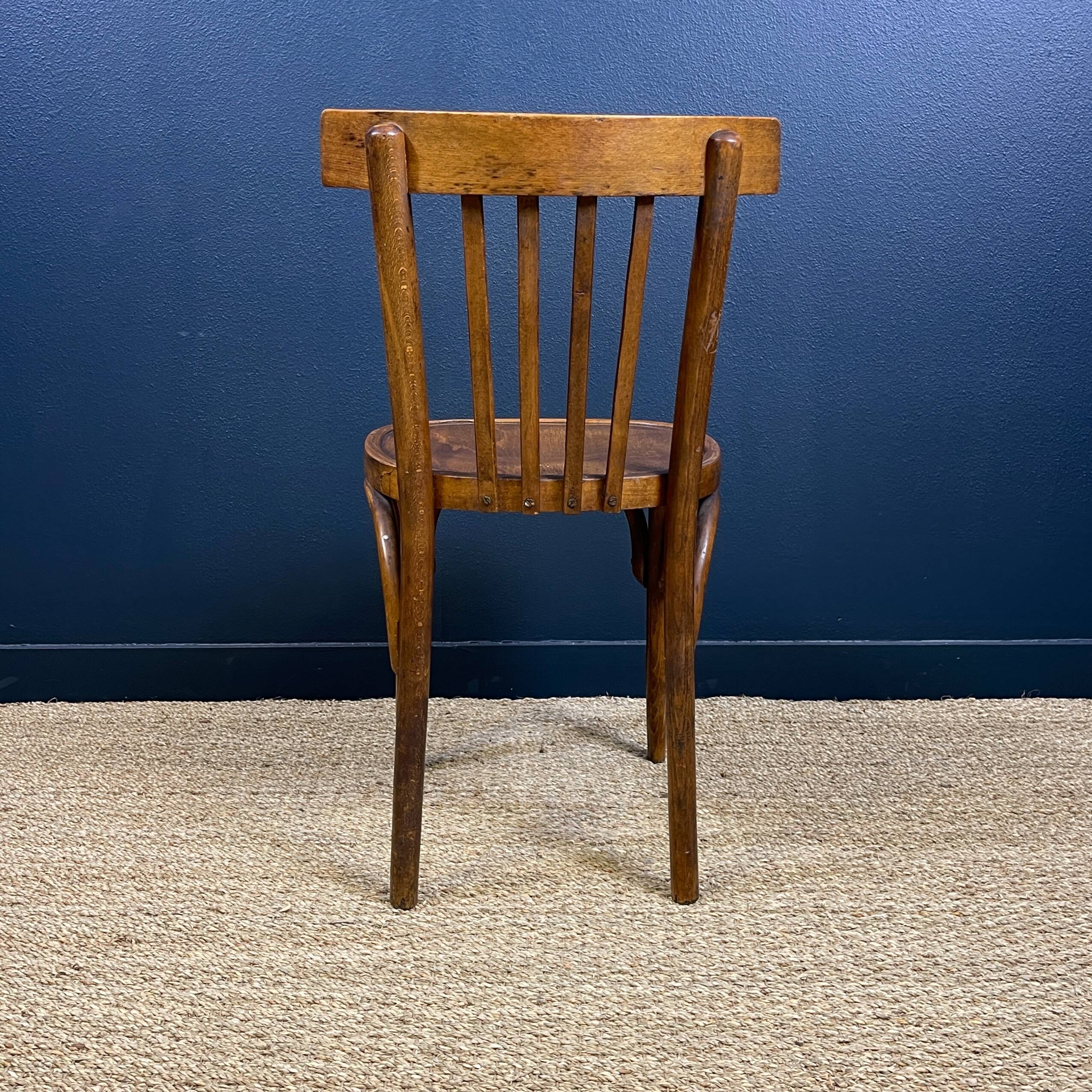 Lot de 9 chaises bistrot en bois à barreaux années 60 France