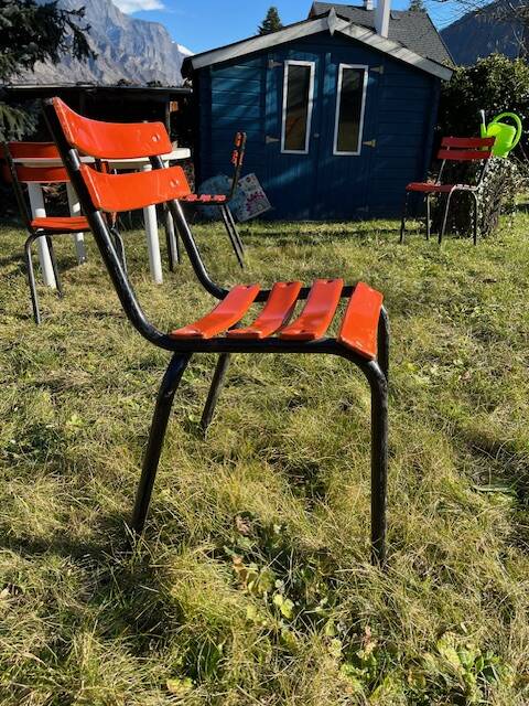Set of 12 metal chairs