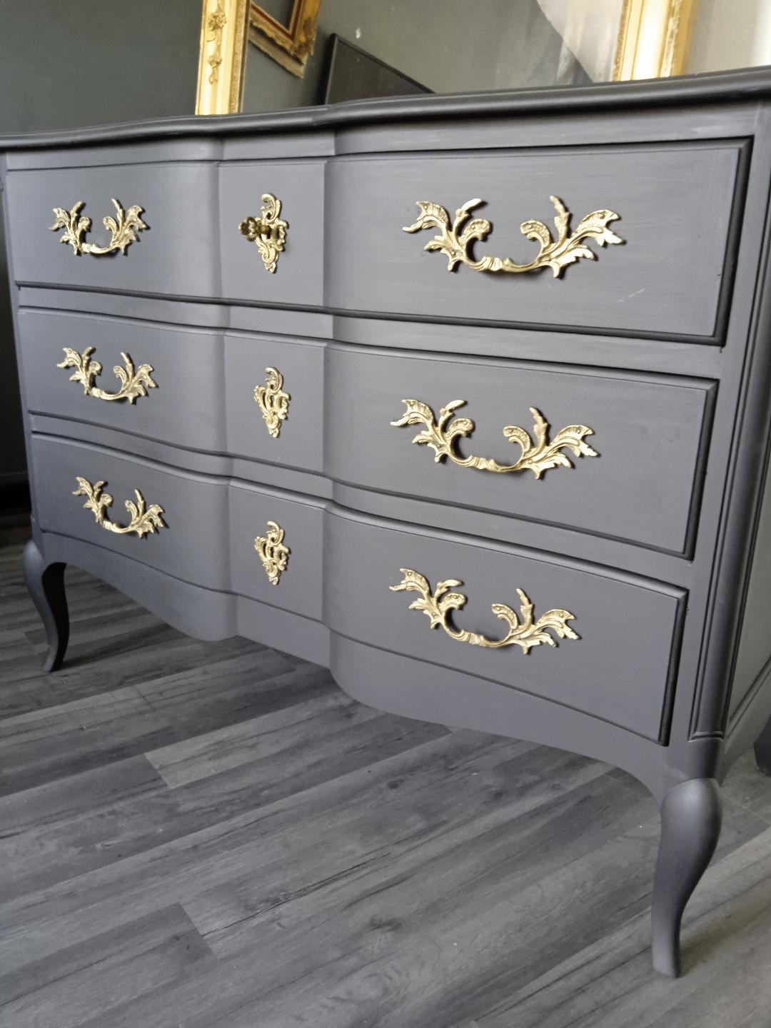 Black curved chest of drawers Louis XV style