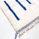 Tapis berbère Beni Ouarain &cru à motifs bleu majorelle 1,49x1,03m