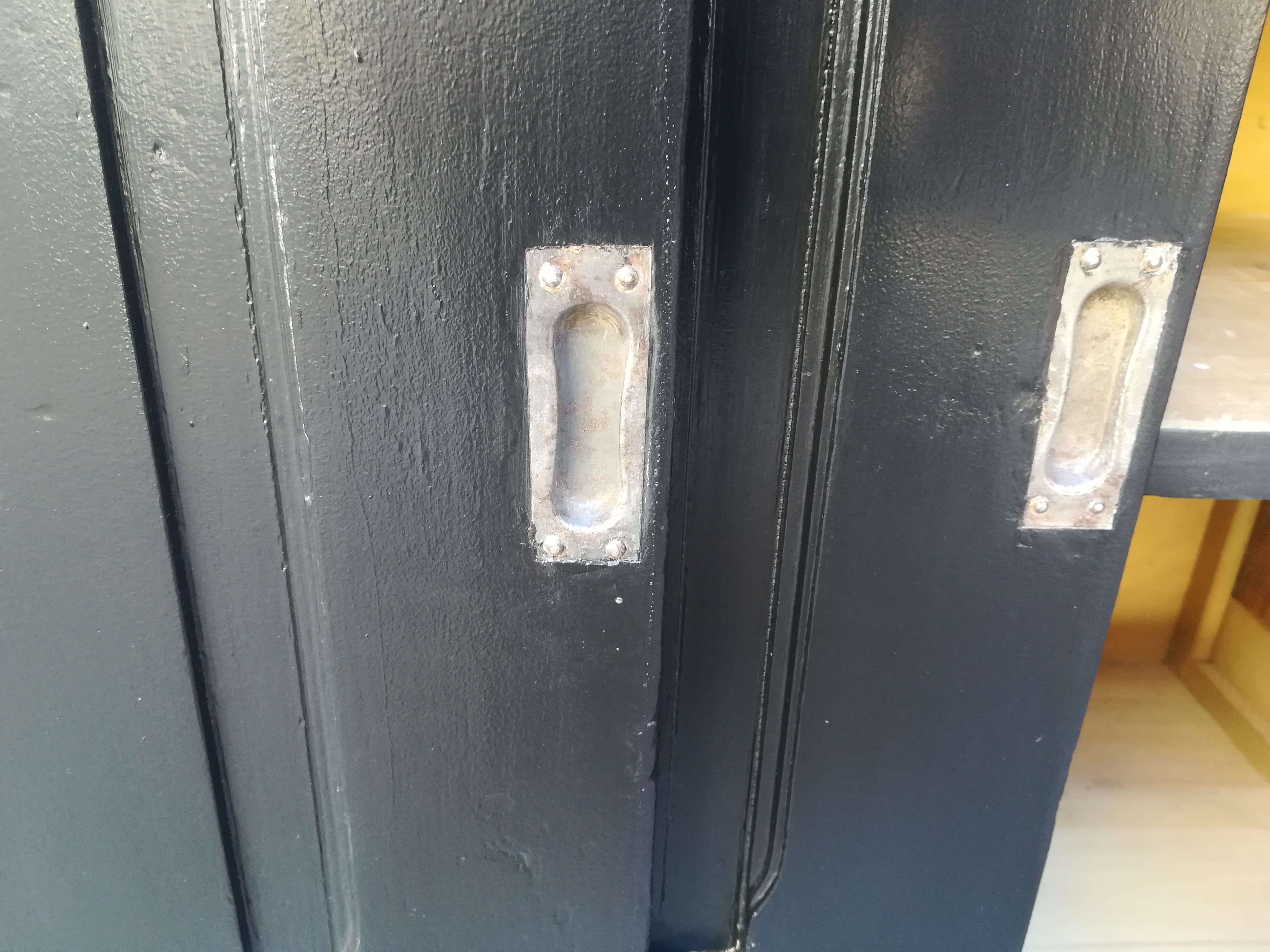 Counter 4 sliding doors