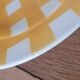 Une assiette plate Sarreguemines jaune et blanc