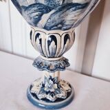 Large Spanish vase in Talavera style, hand-painted, adorned with a landscape.