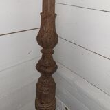 Ancien départ d'escalier ou poteau en fonte
