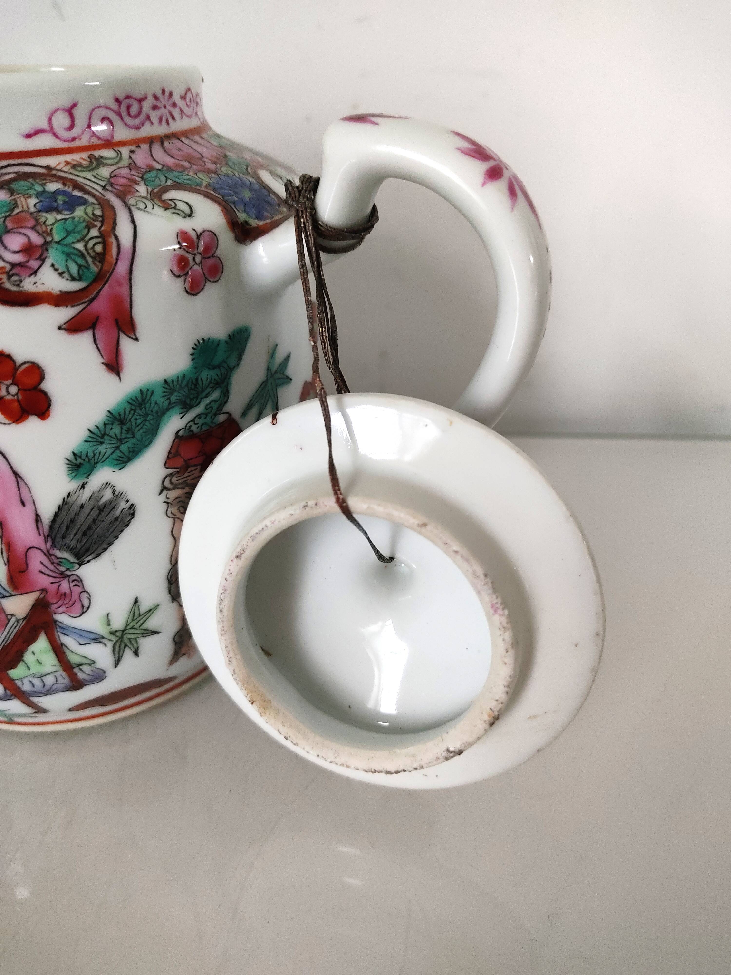 Théière porcelaine chinoise personnages fleurs