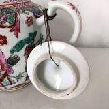 Chinese porcelain teapot flower characters