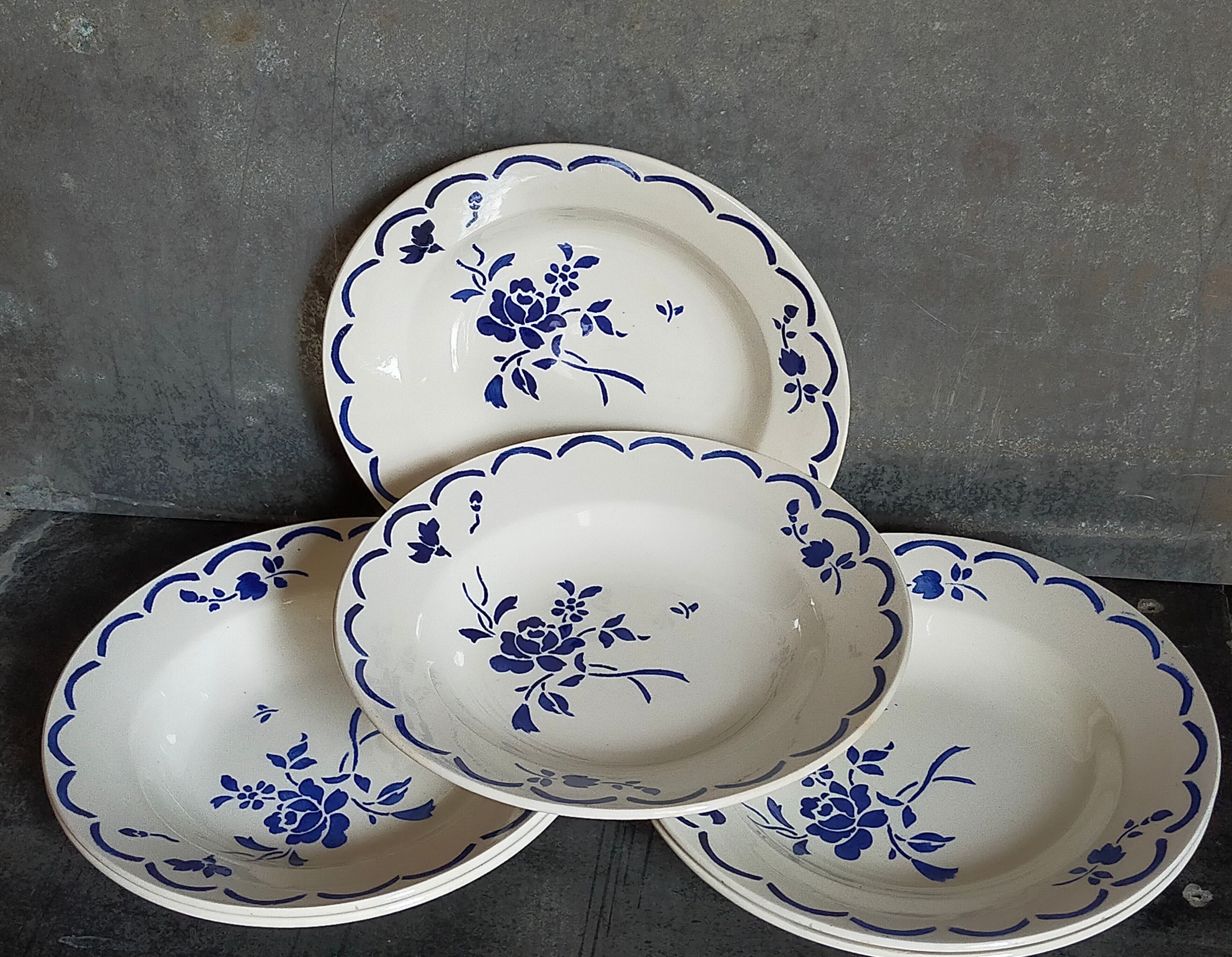 Six "grandma" plates of gien with blue flowers