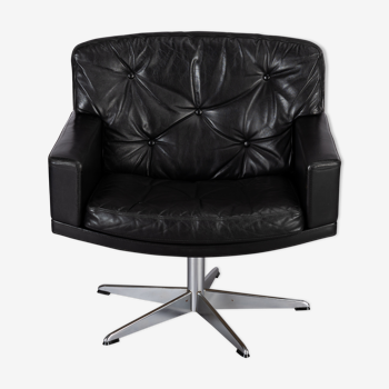 Fauteuil pivotant en cuir noir du milieu du siècle par Lystager, années 1960