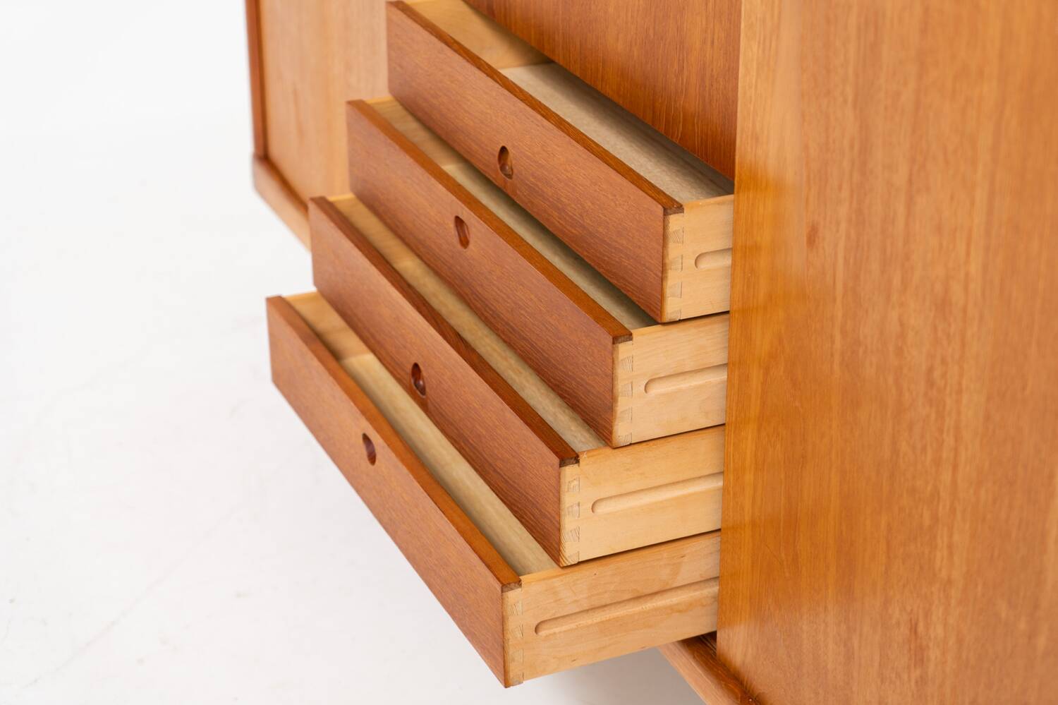 Buffet haut de Henry W. Klein pour Bramin en teck (Danemark, années 1960).