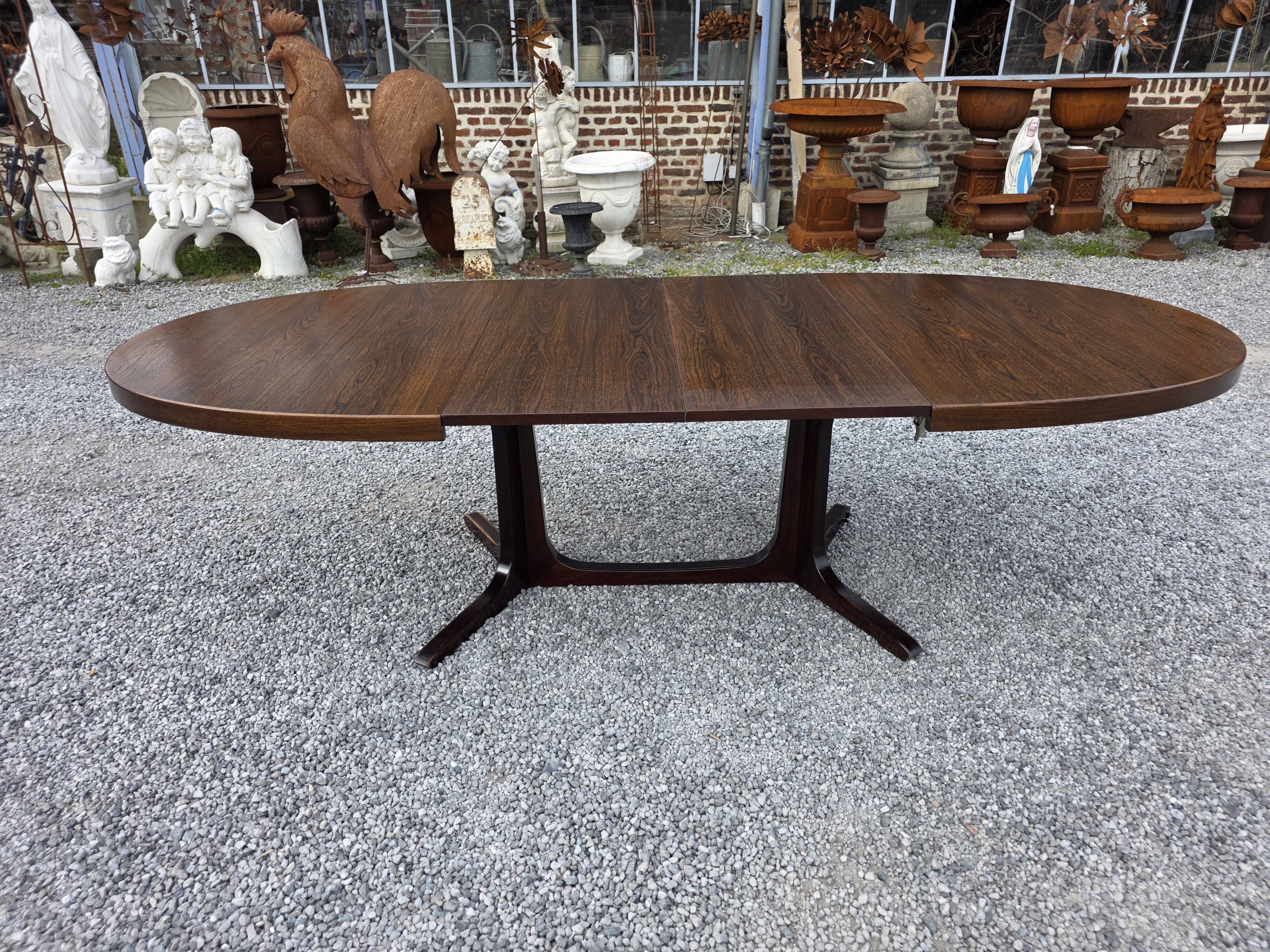 Extensible Baumann table in oak from the 1960s.