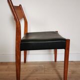 Suite of 4 Scandinavian style chairs