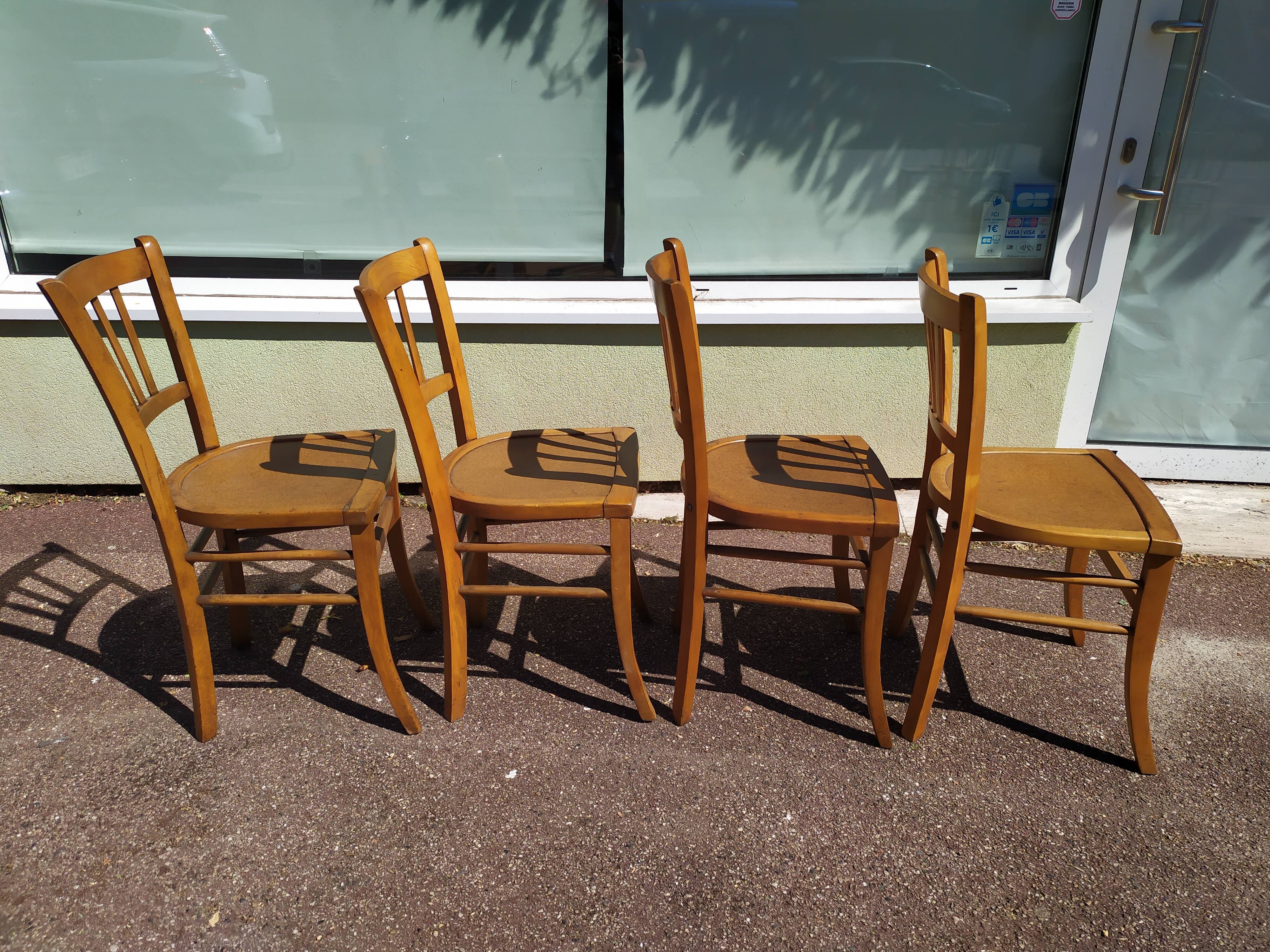 Lot de 4 chaises de bistrot ou de ferme en bois anciennes