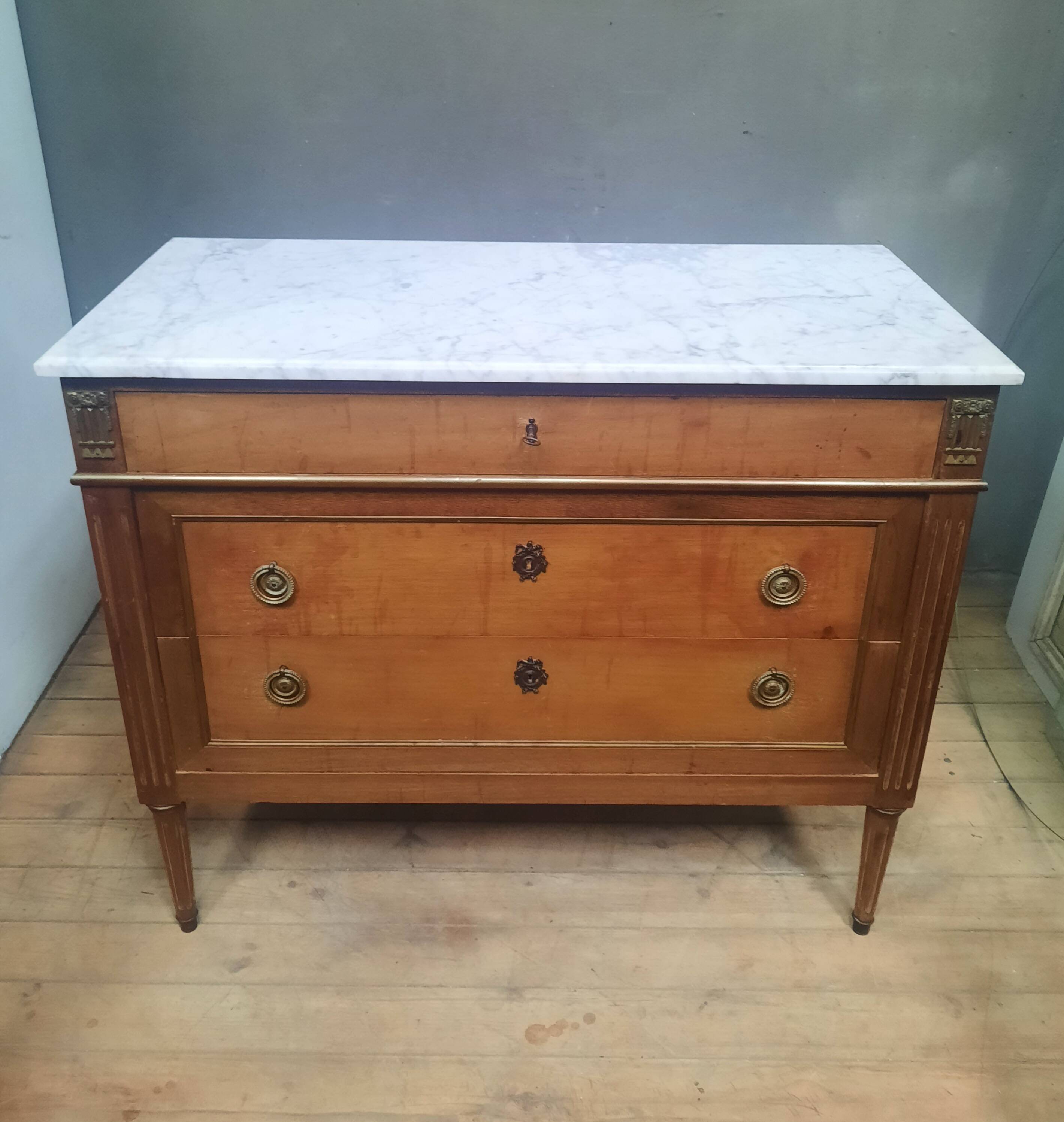 Louis XVI style chest of drawers with 2 drawers