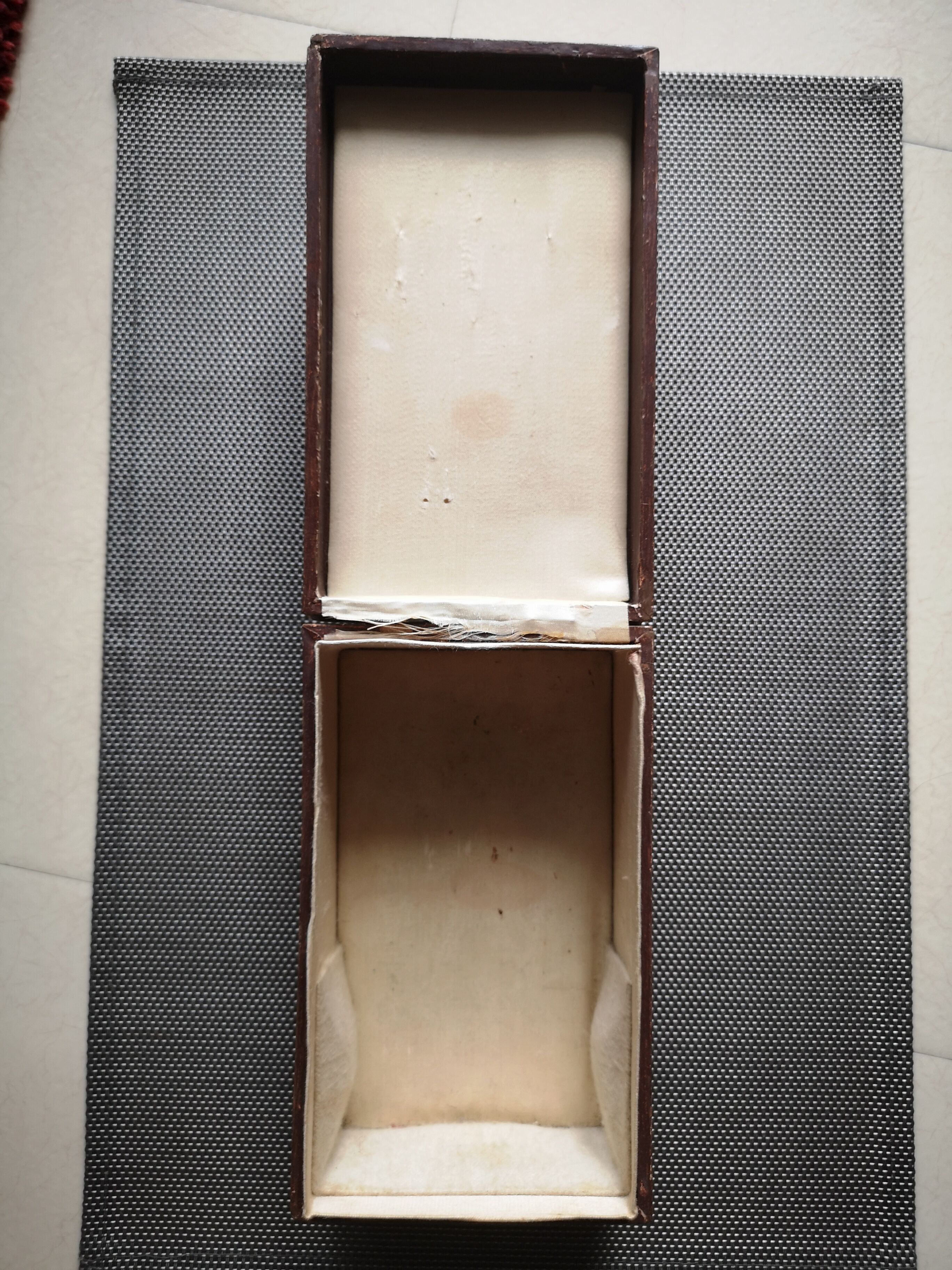 Guerlain wooden perfume box - Between 1930 and 1950