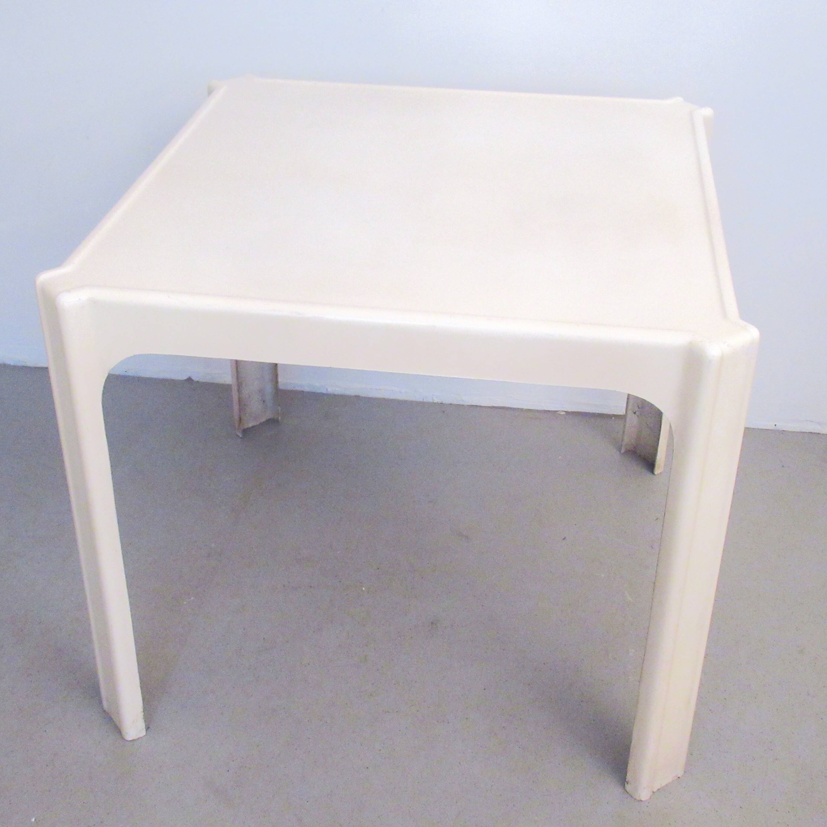 White Ozoo table by Marc Berthier for Roche Bobois.