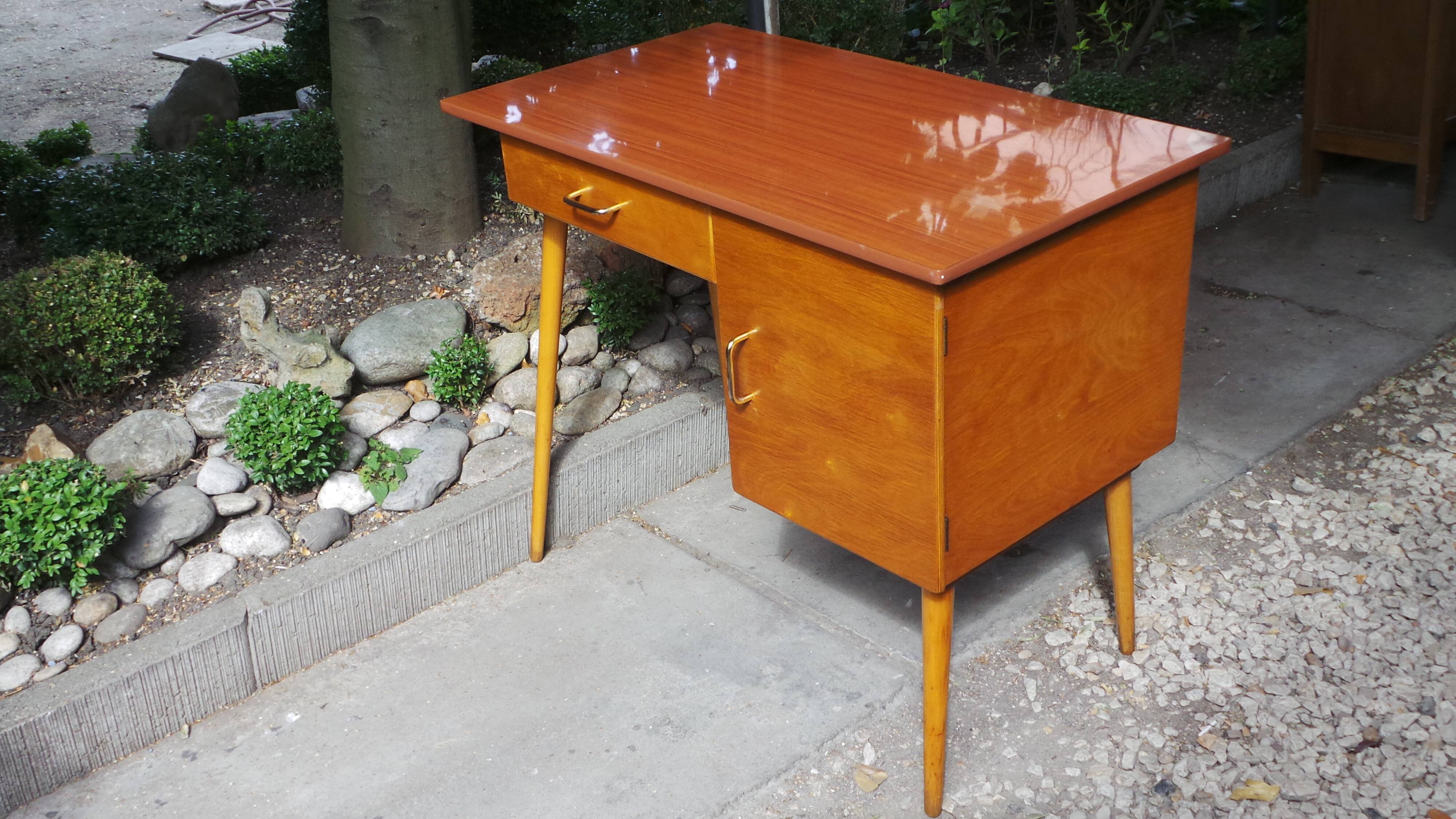 Desk feet compass baumann