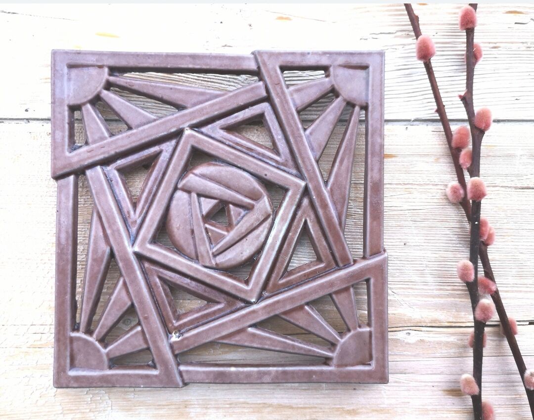 Art Deco trivia in enamelled cast iron