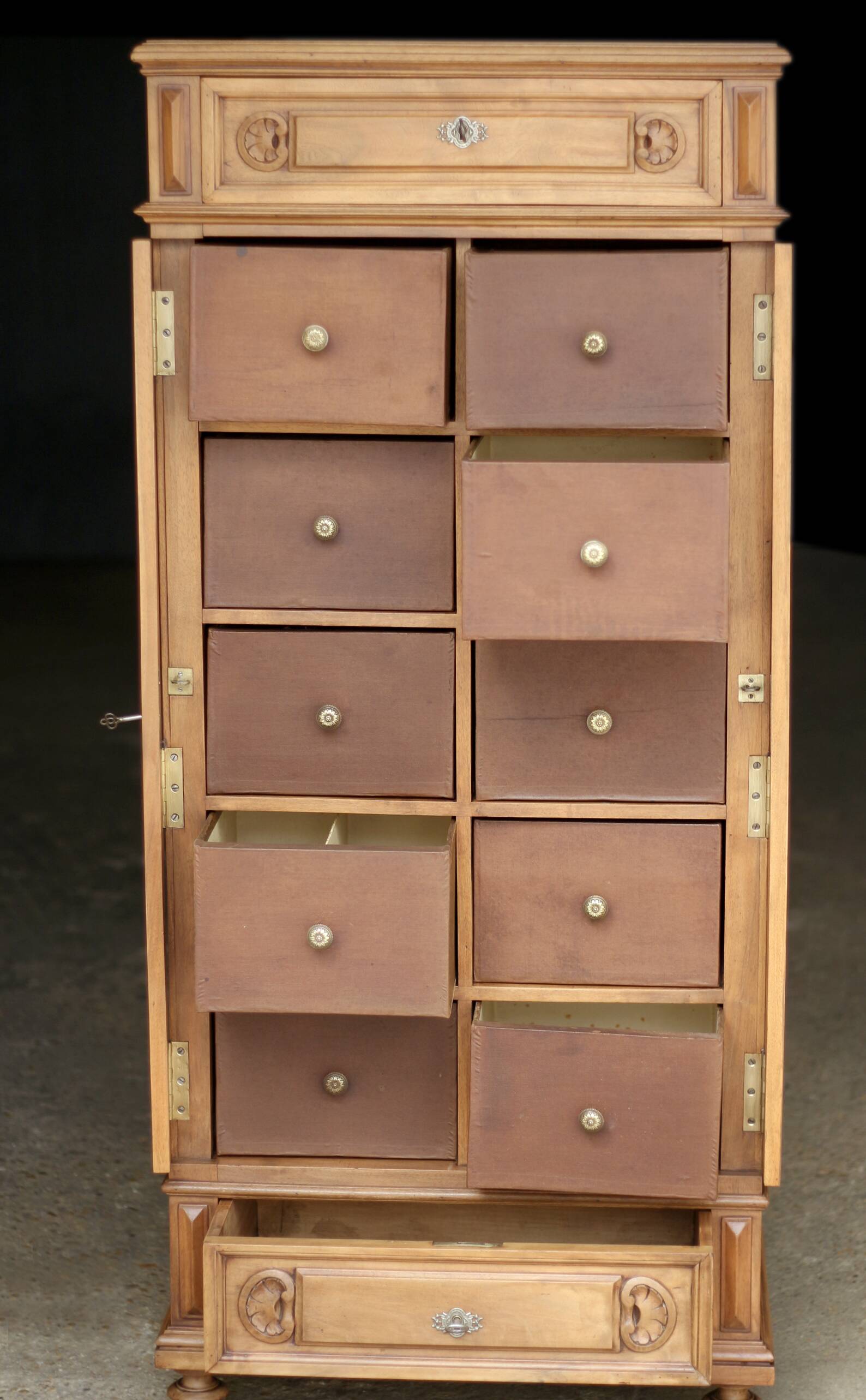 Magnificent notary's cabinet in walnut (late 19th century).