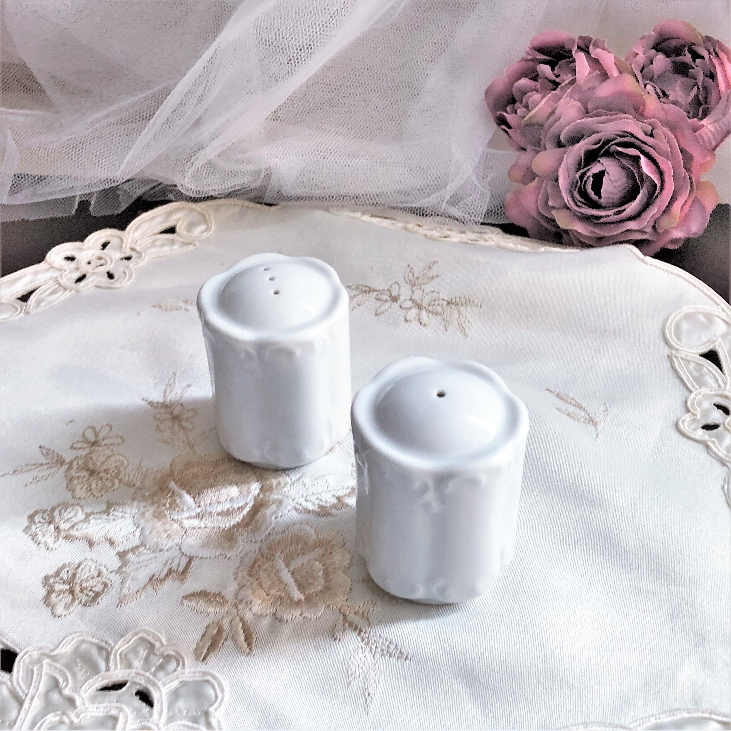 Salière poivrier porcelaine blanche