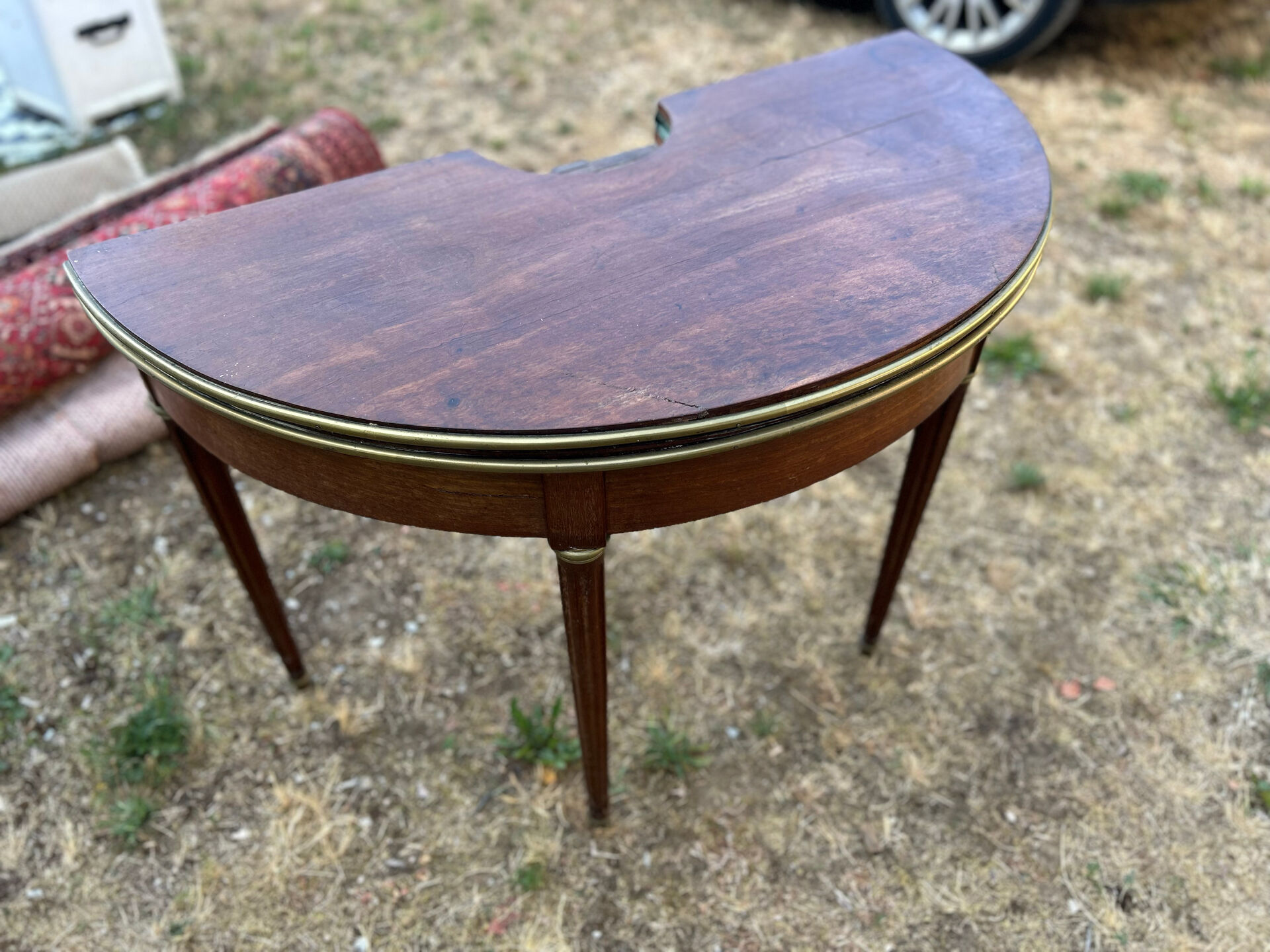 Table de jeux ancienne demi-lune