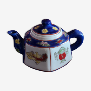 Chinese porcelain teapot