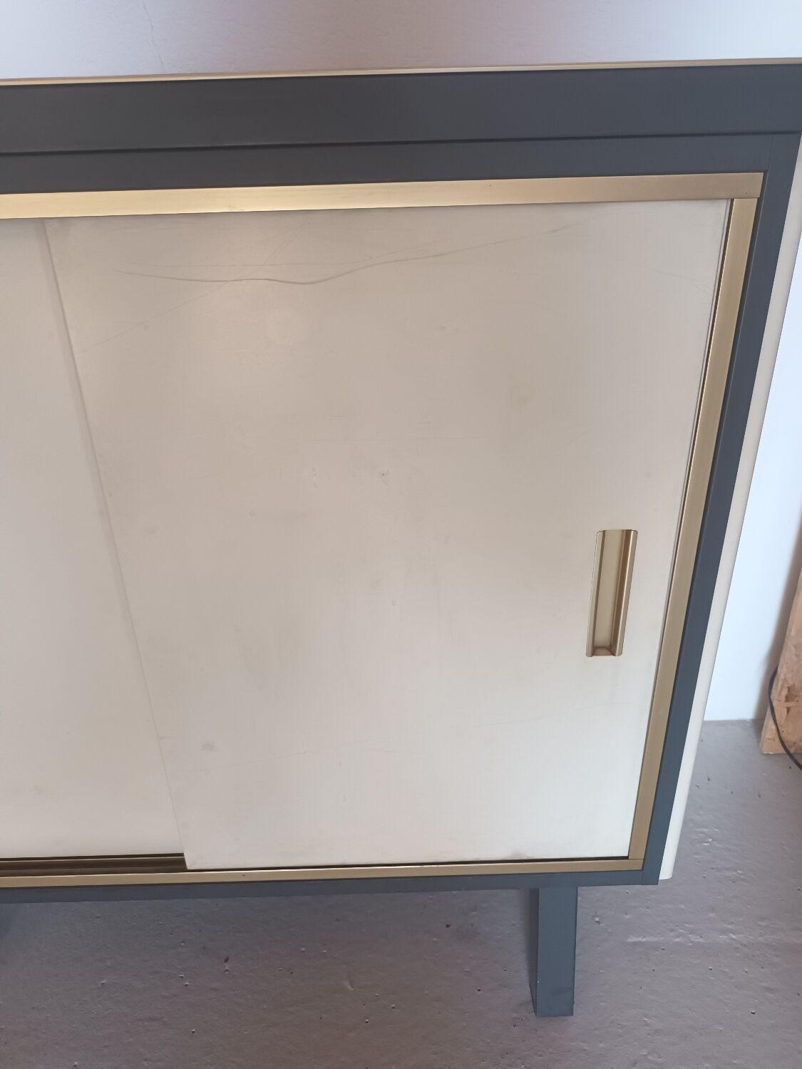 Small Strafor sideboard