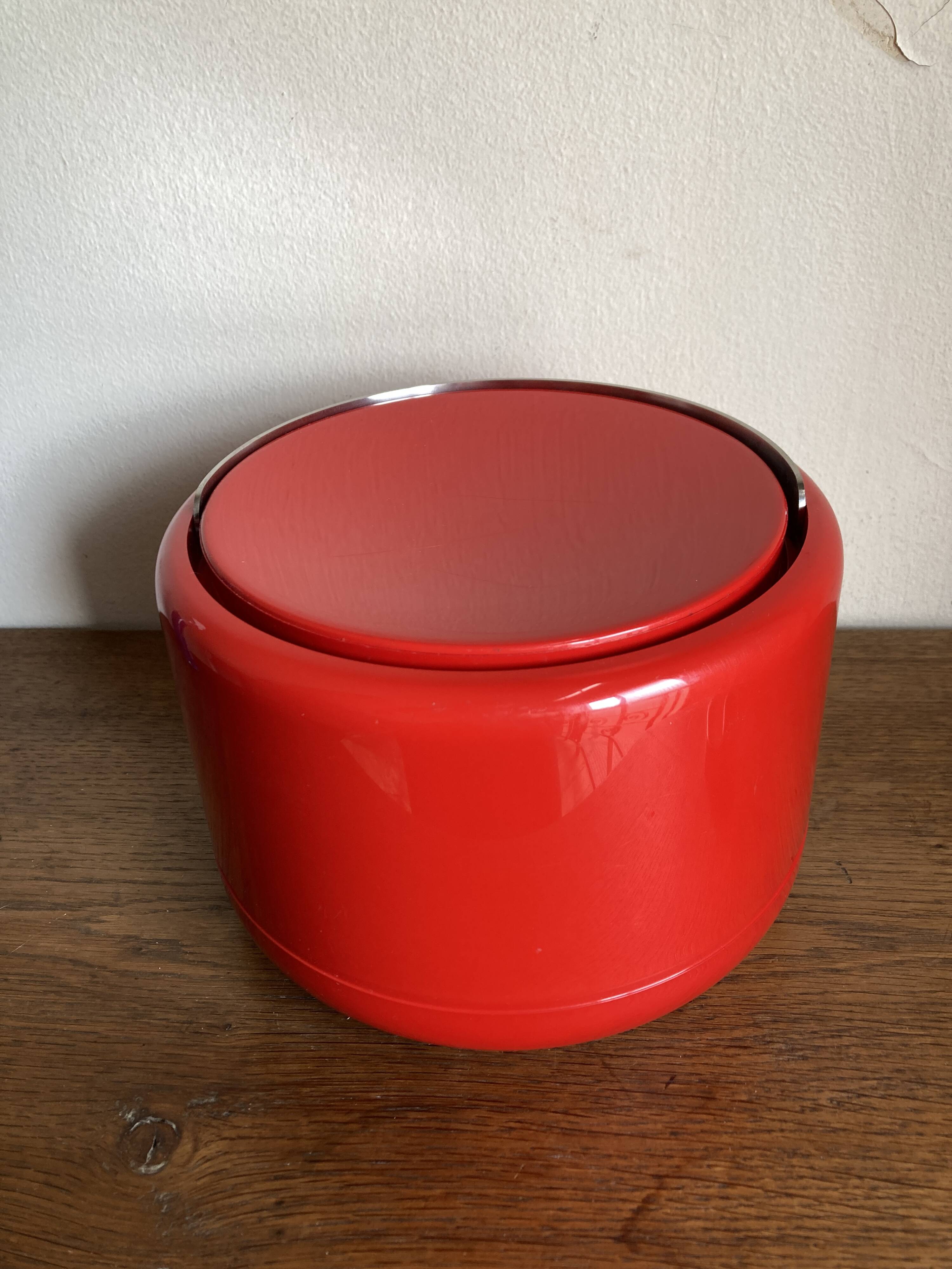 Stelton Denmark ice bucket in red ABS, Space Age pop 1960.