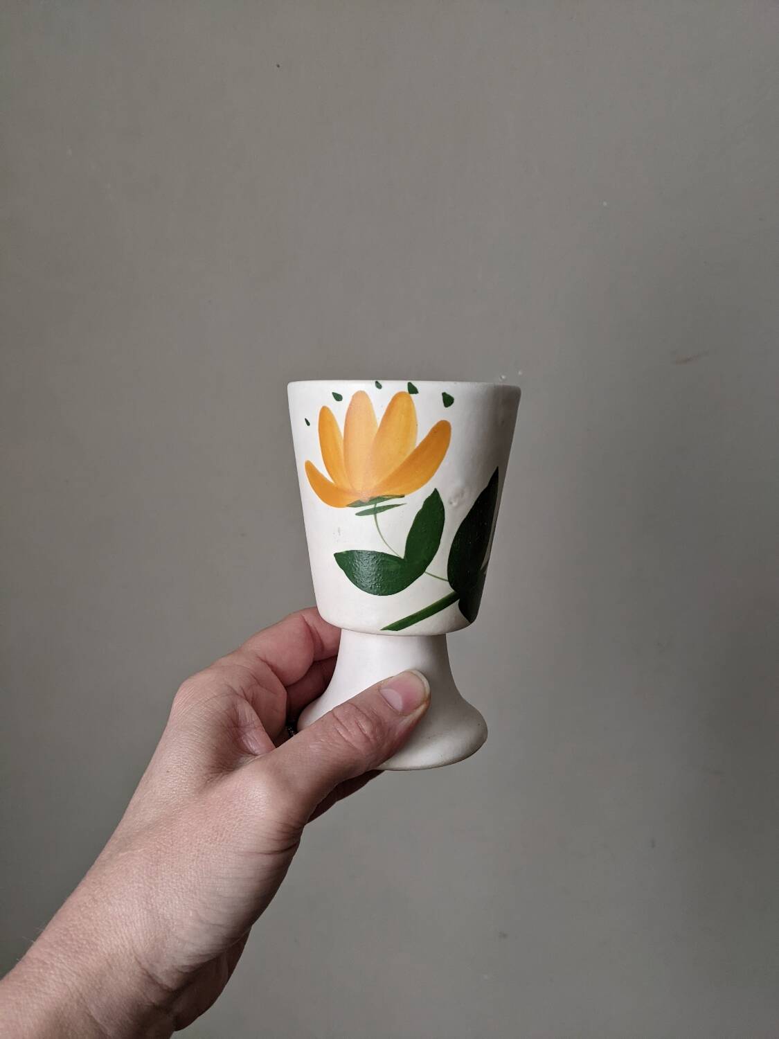 Ceramic mazagran with hand-painted floral decoration.