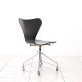 Chaise pivotante Arne Jacobsen "3117" de Fritz Hansen