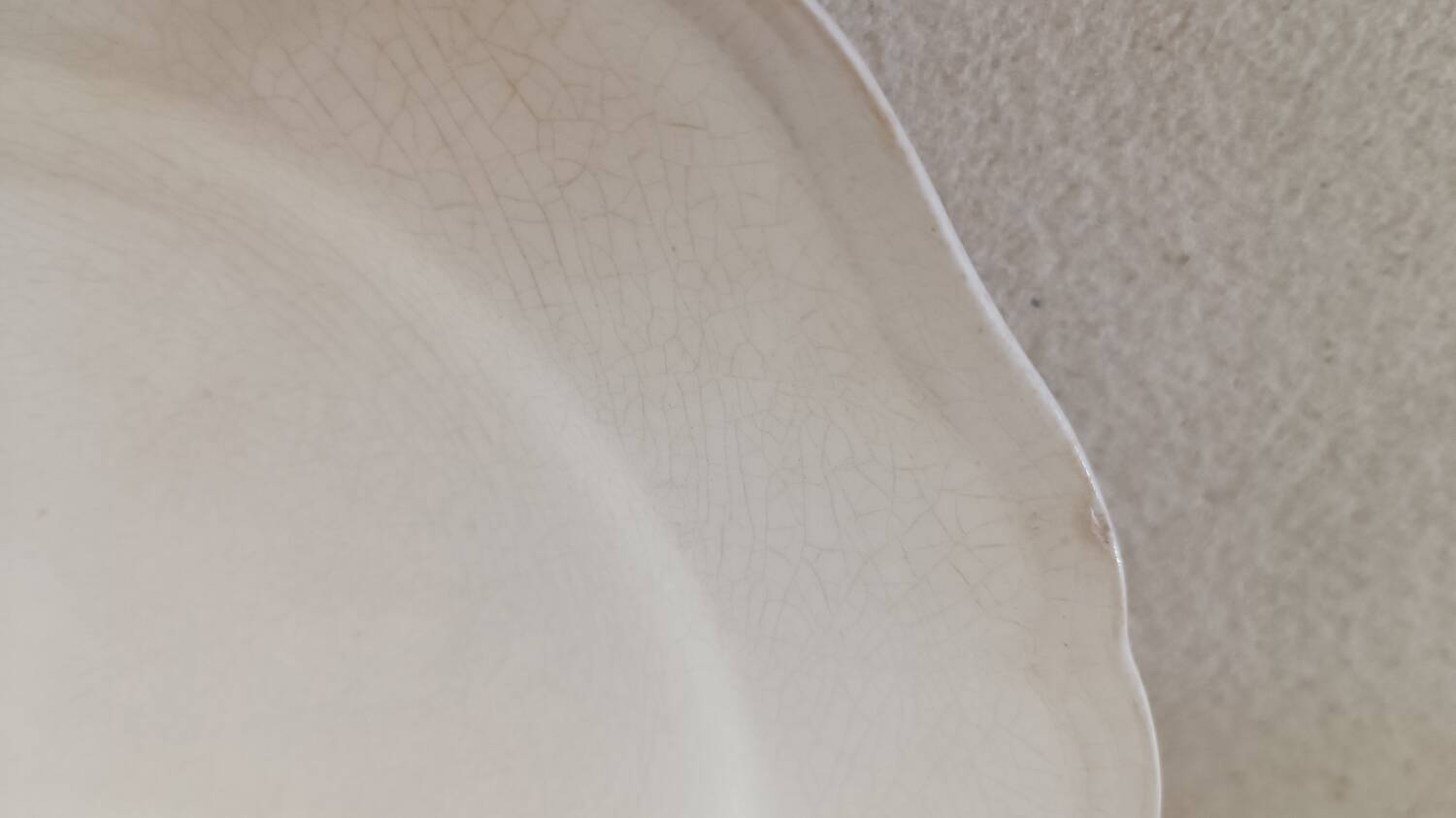 Set of 6 Sarreguemines ivory plates