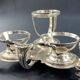 Porte salerons moutardier métal argenté et cristal XIXe décor coquille Louis XV
