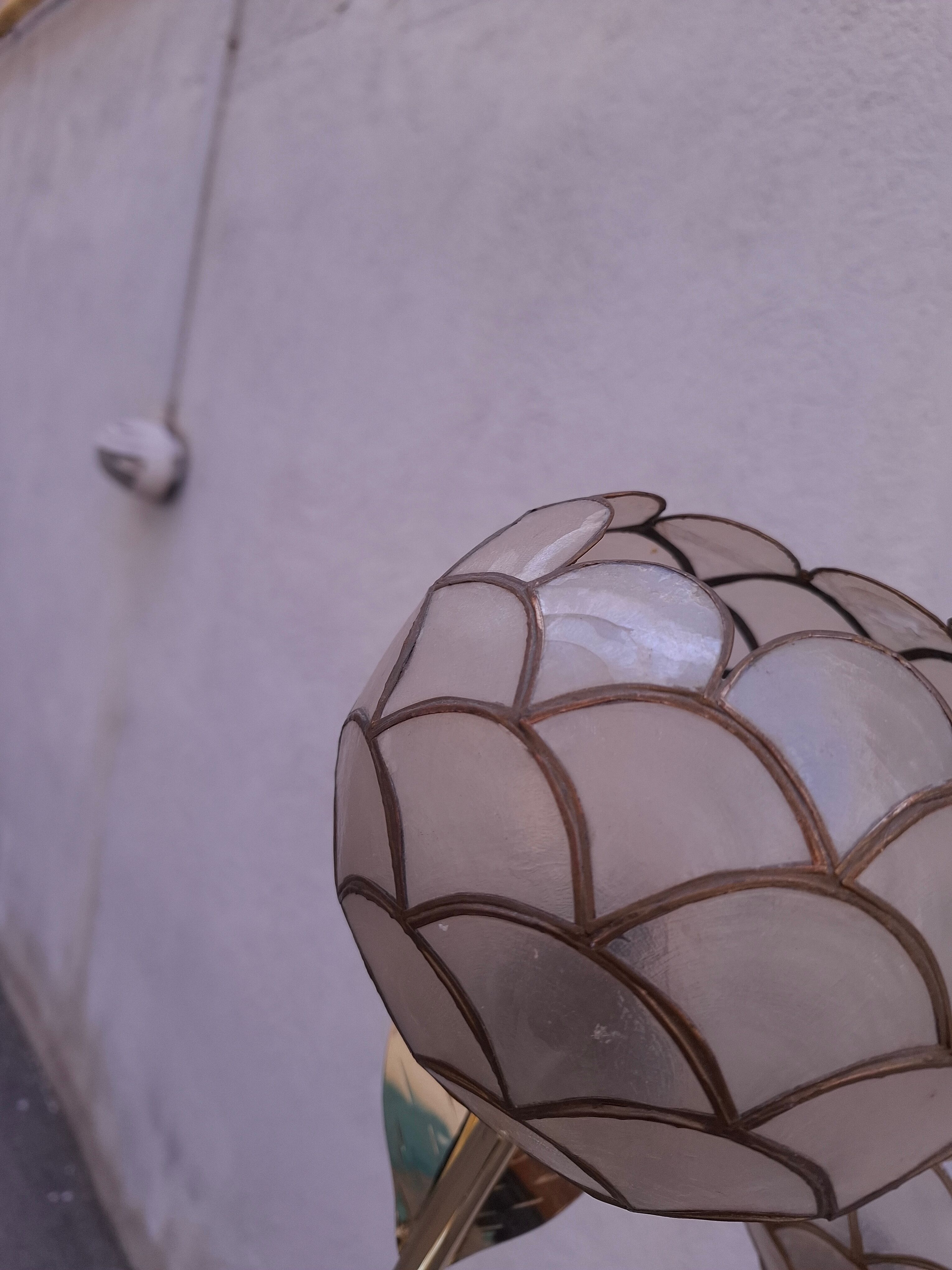 Floral floor lamp in pearlescent Capiz, 1970s.