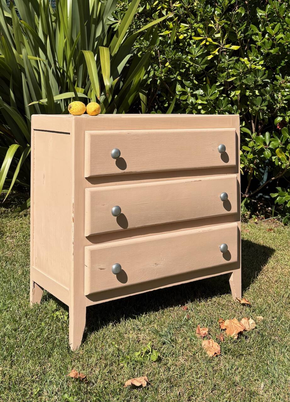 Commode vieux rose
