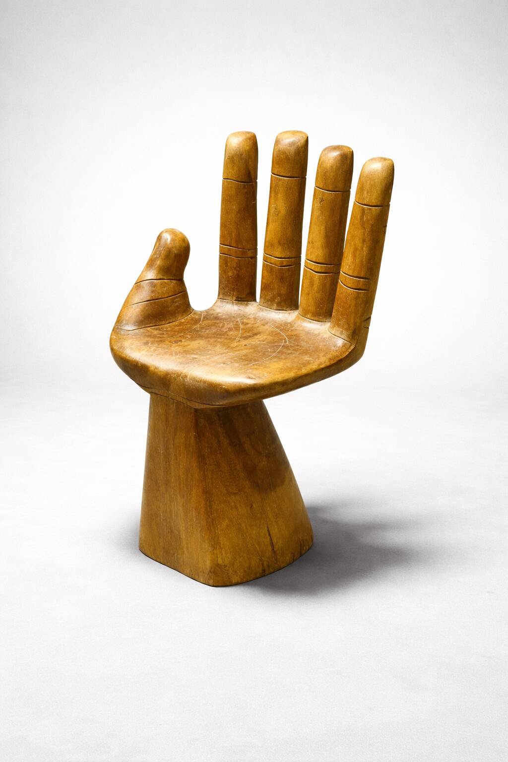 Sculptural wooden armchair – Hand shape