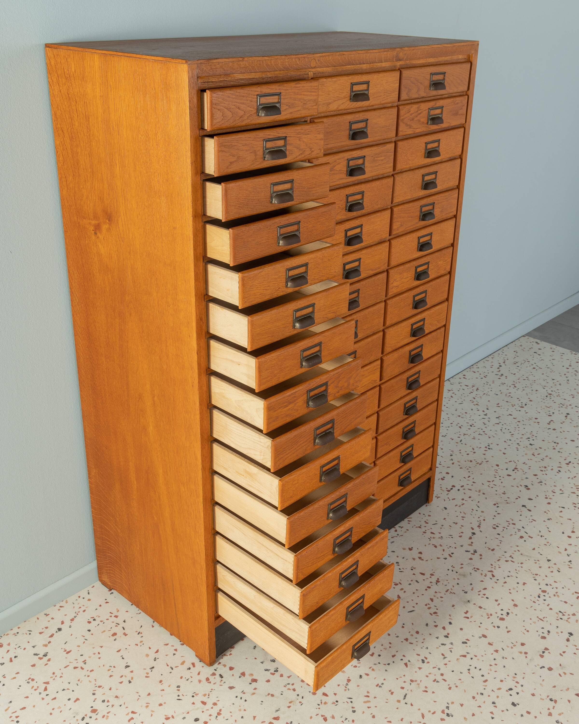 GORGEOUS DRAWER CABINET