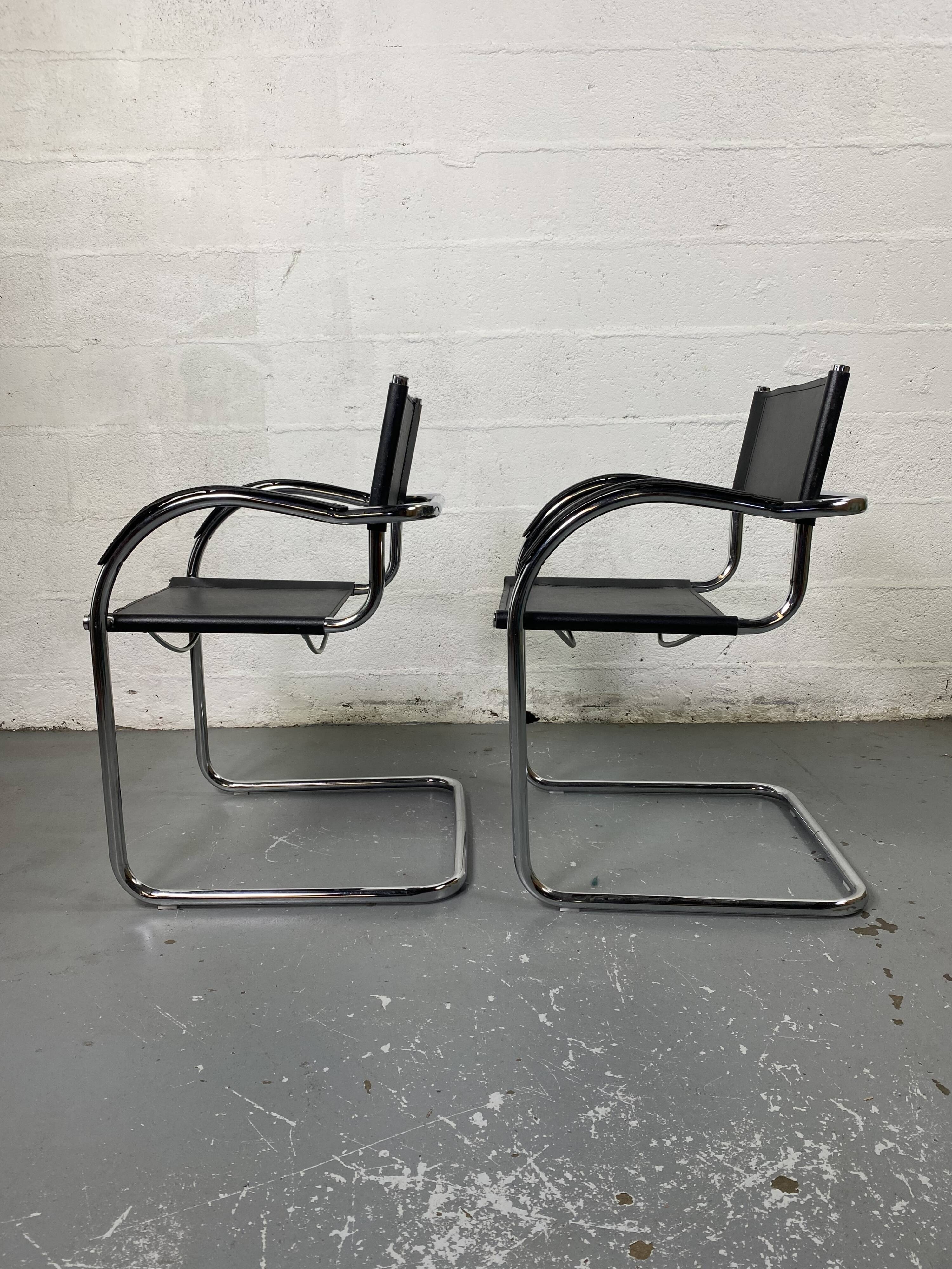 Paire de Fauteuils Design en simili cuir et Aluminium