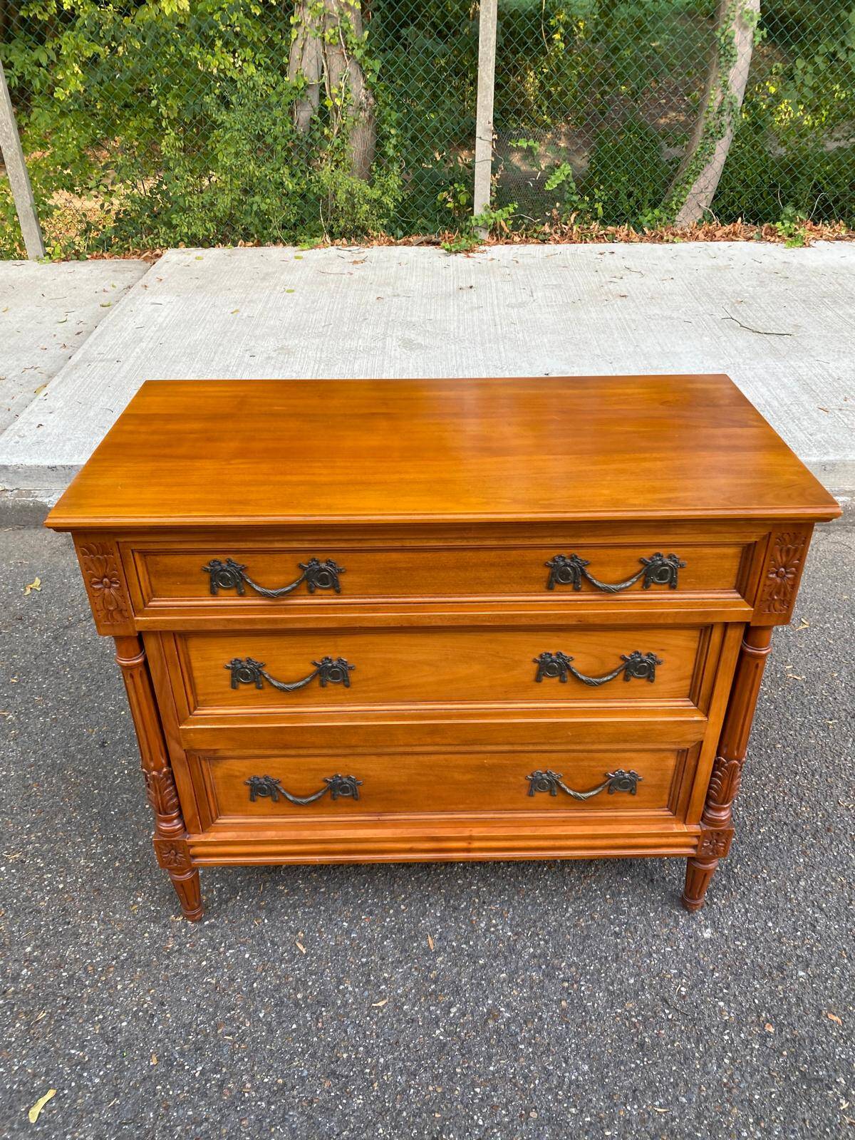 Louis XVI commode in solid cherry wood — Quality Furniture Label 1976