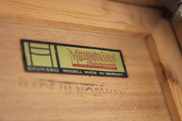 Vitrine en palissandre''Victoria'', Torbjørn Afdal, Mellemstrand Trevareindus