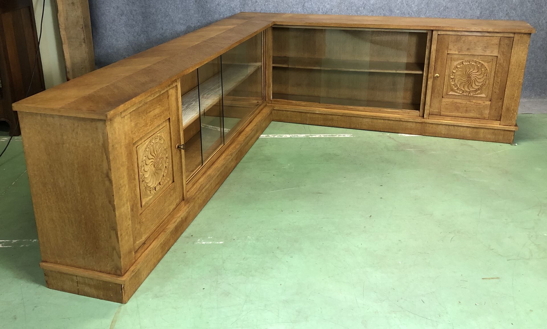 The 1940s oak corner Cabinet
